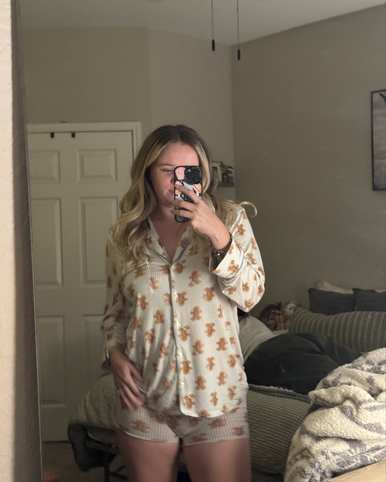 My favorite pjs I’ve ever purchased 

Gingerbread, matching set, button up, shorts, long sleeve, blue, pinstripe, boxer shorts, pajamas

#LTKGiftGuide #LTKHoliday #LTKSeasonal