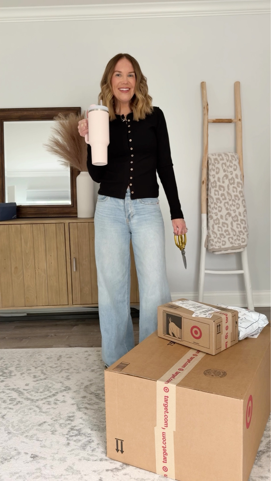 I have a problem. But I can’t stop won’t stop with all the fall fashion. It’s just too good😍


The cutest athleisure, a super soft oversized flannel, cute new barrel jeans, the softest sweater dress and so much more. Stay tuned for all the cute fall outfits for 2025🍂

#LTKFindsUnder50 #LTKSeasonal #LTKStyleTip