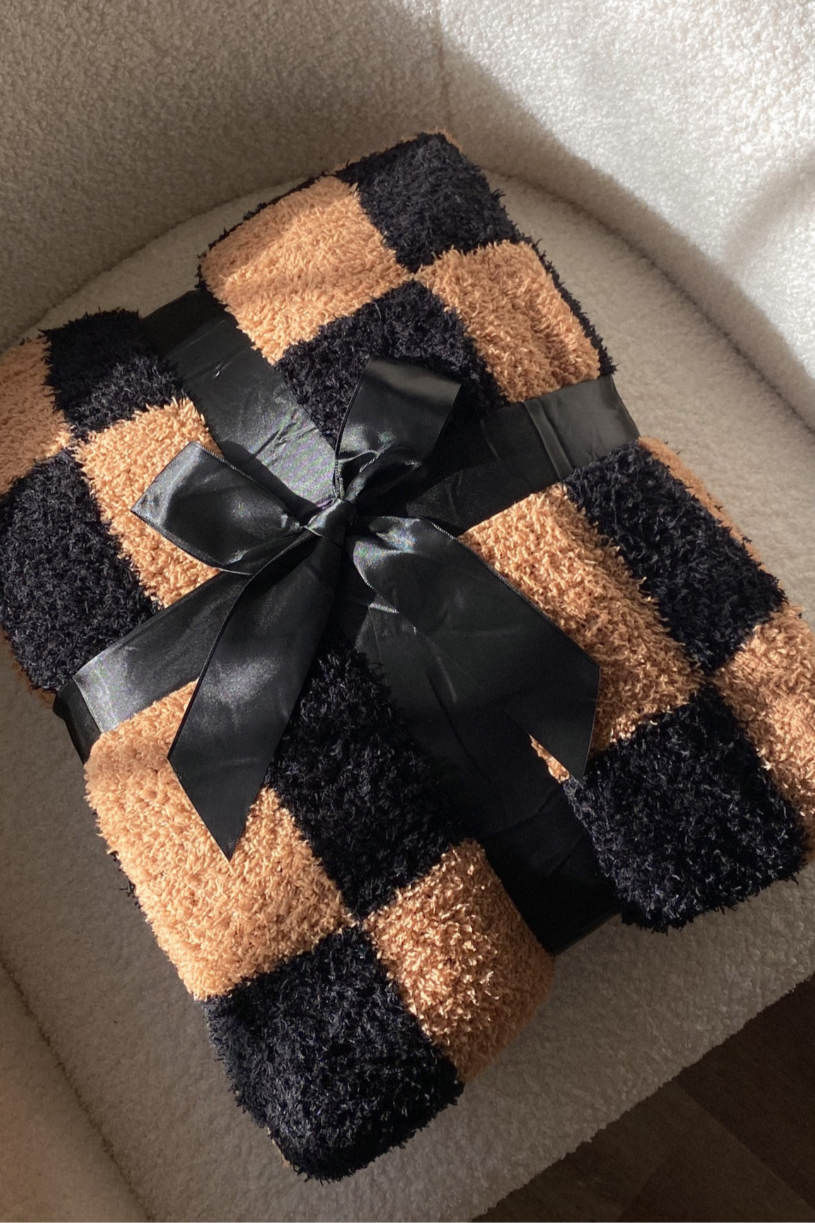 Amazon blanket is giving barefoot dreams!!! Love the checker print and so cozy for home

Also a great gift idea!

#LTKhome #LTKGiftGuide #LTKunder50