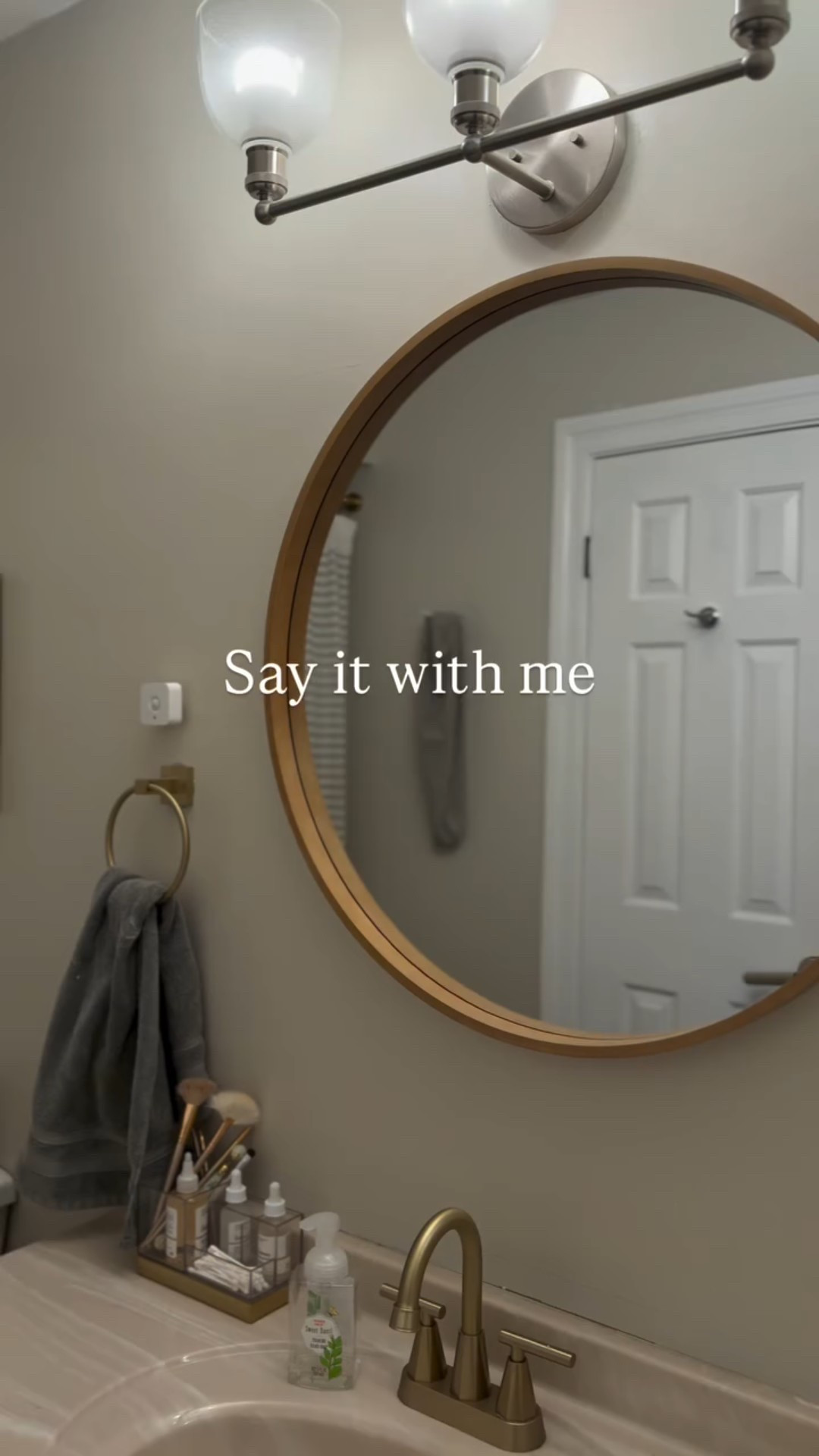 Let’s give a slow clap for my new Origin 21 light fixture from @loweshomeimprovement .👏👏👏(ad)
_
I cannot tell you how shocked I was at the difference that changing out the light fixture in this bathroom actually made.
I knew I wanted to change it out because my previous fixture was not gold, and it didn’t match, but the warmth and coziness of this new Origin 21 fixture is unmatched.
_
I didn’t realize how harsh my previous lighting was. It’s insane, but lighting makes all the difference.