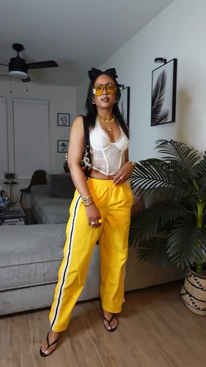 Girly streetwear is my fav 🫶🏽

#darathestylist #styledbydara #itgirl #streetwear #streetwearstyle #outfitinspo #ootd #styleinspo #streetwearstylegirls

#LTKStyleTip #LTKShoeCrush