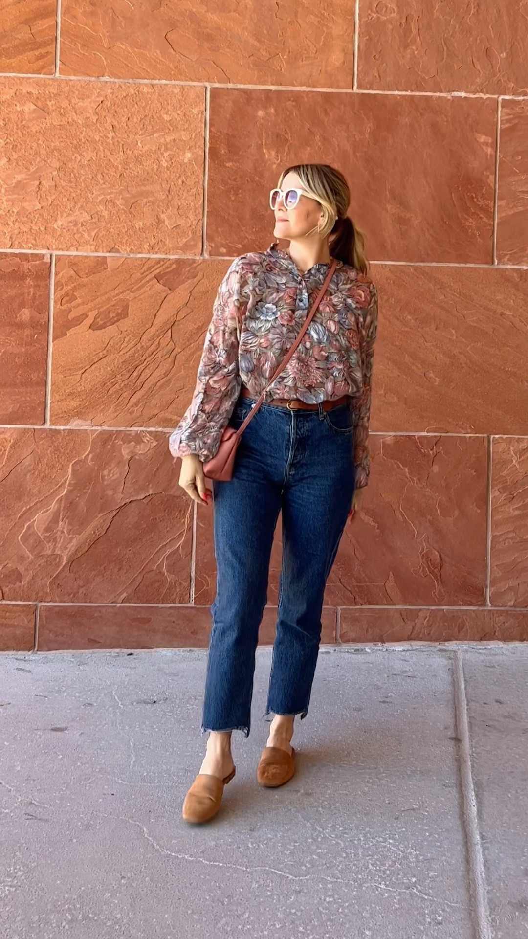 Sunday stroll :
Vintage blouse
90s cheeky denim
Leather / Gold belt 
Faux suede mules
Pop of color with a pink crossbody. 

#LTKSeasonal #LTKstyletip