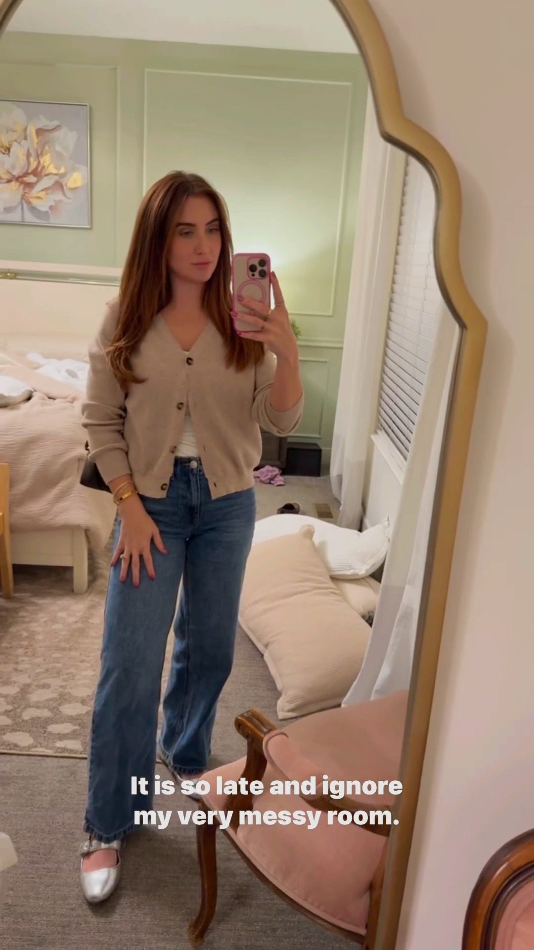 My go to lately 🤍

Pants run a bit big! Size down! I’m wearing a 2 here. Normally a 4  

#LTKVideo #LTKFindsUnder50 #LTKStyleTip