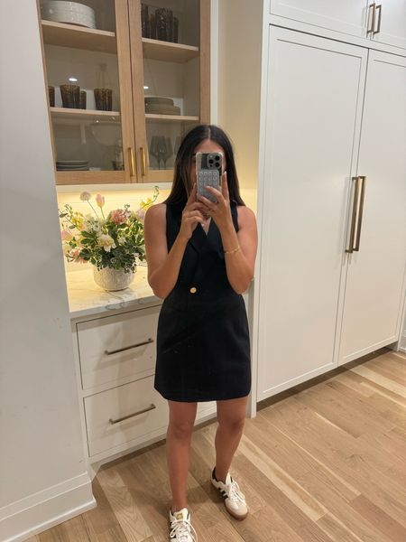 Dress: small
CODE: EARLYSUMMER for 50% off

The fit and material of this dress makes it so comfy yet it looks so put together! 