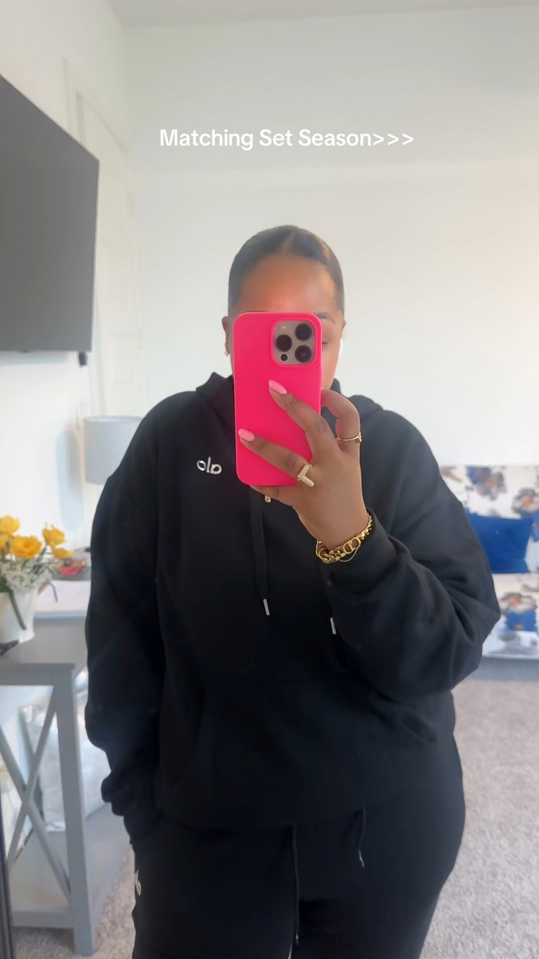 Set- medium 
Ugg-  tts 

Winter fashion - winter outfit - outfit - fashion - travel outfit - fashion - matching set - Ugg - 

#LTKStyleTip #LTKFindsUnder100 #LTKShoeCrush