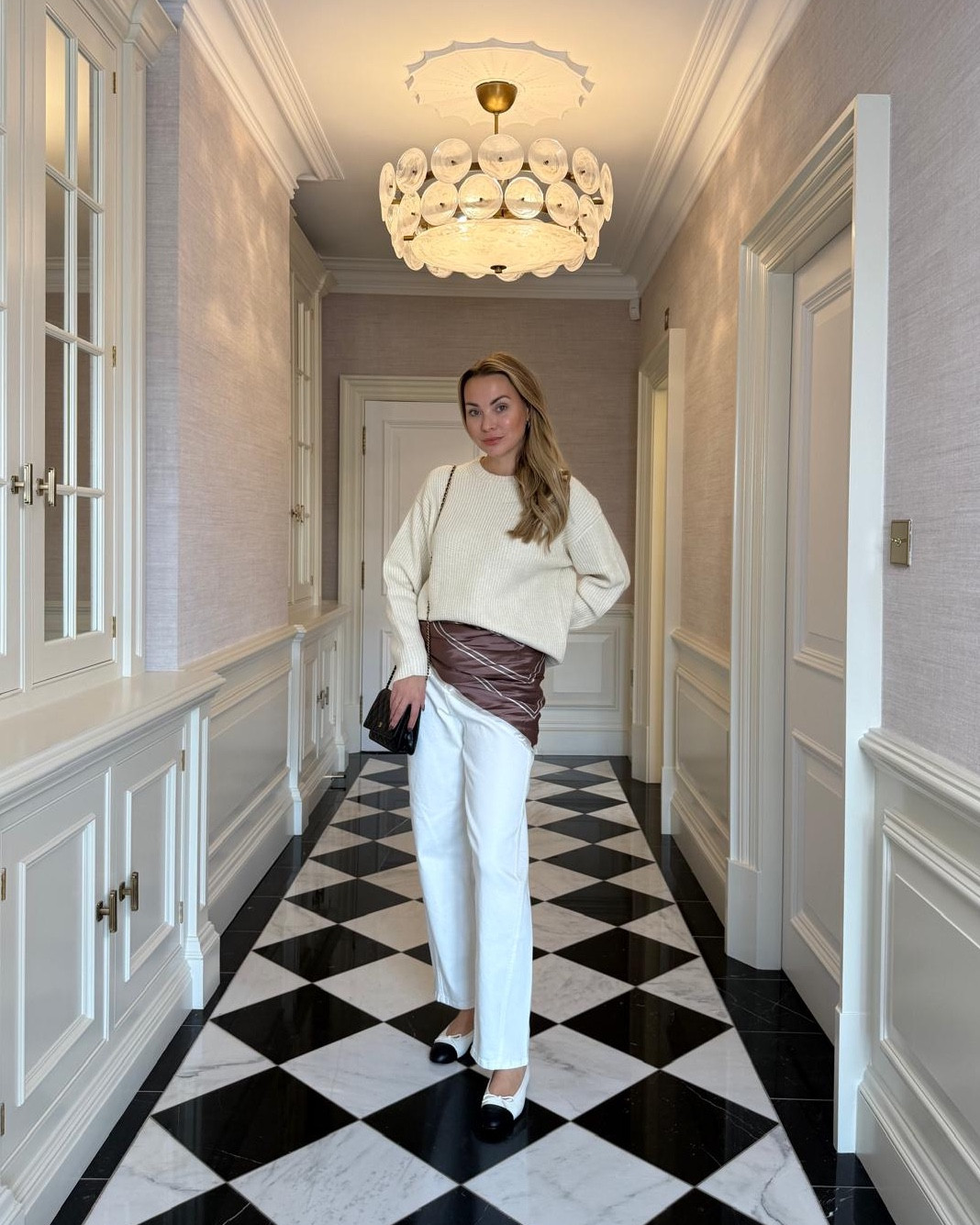 Neutrals for autumn 🍂

Knitwear, white jeans, ballet flats, Chanel bag, silk scarf, satin scarff

#LTKuk #LTKautumn #LTKwinter