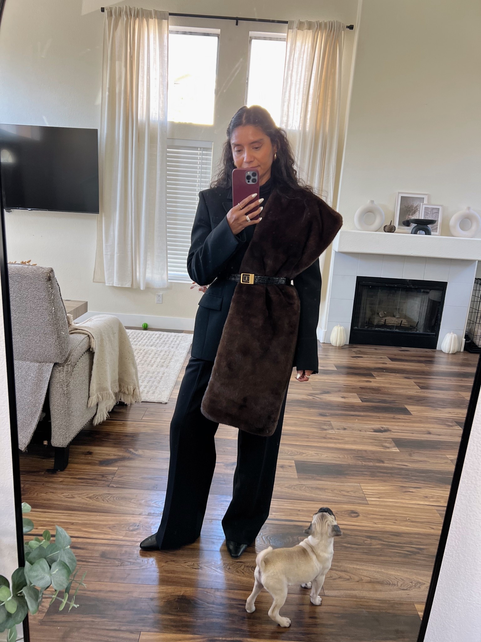 Fall outfit look! What I’m wearing to work with no heater. The scarf moment is so good.
Blazer is Zara old