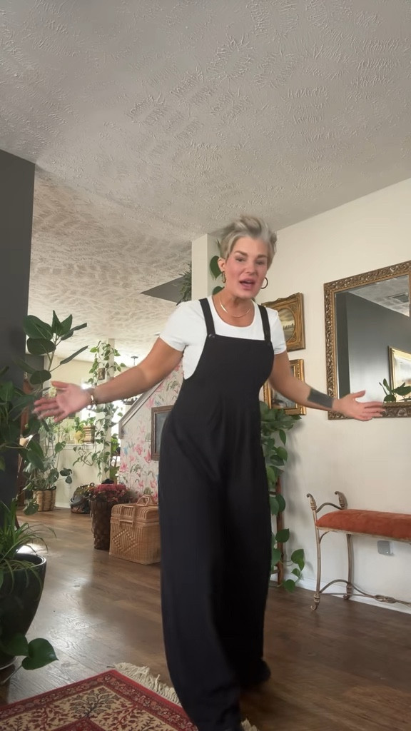 This is such a go-to day to day clean and flattering (and comfy look).  Not a wrinkle to be found on them and they stretch!  Get these.

#LTKWorkwear #LTKgrwm #LTKootd