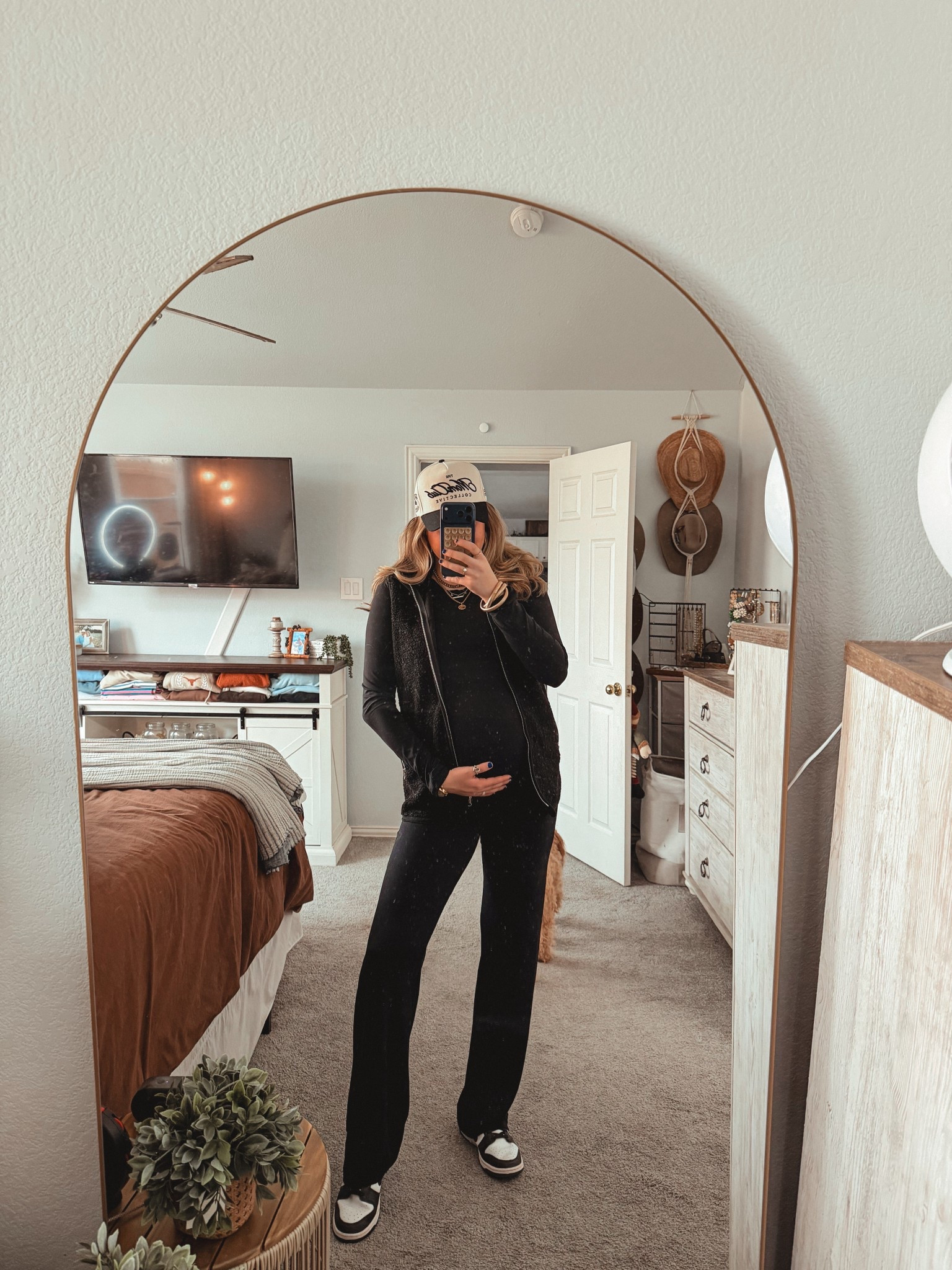Cozy comfortable set. Ootd inspo. Trucker hat. Mom outfit  

#LTKFindsUnder100 #LTKTall #LTKBump