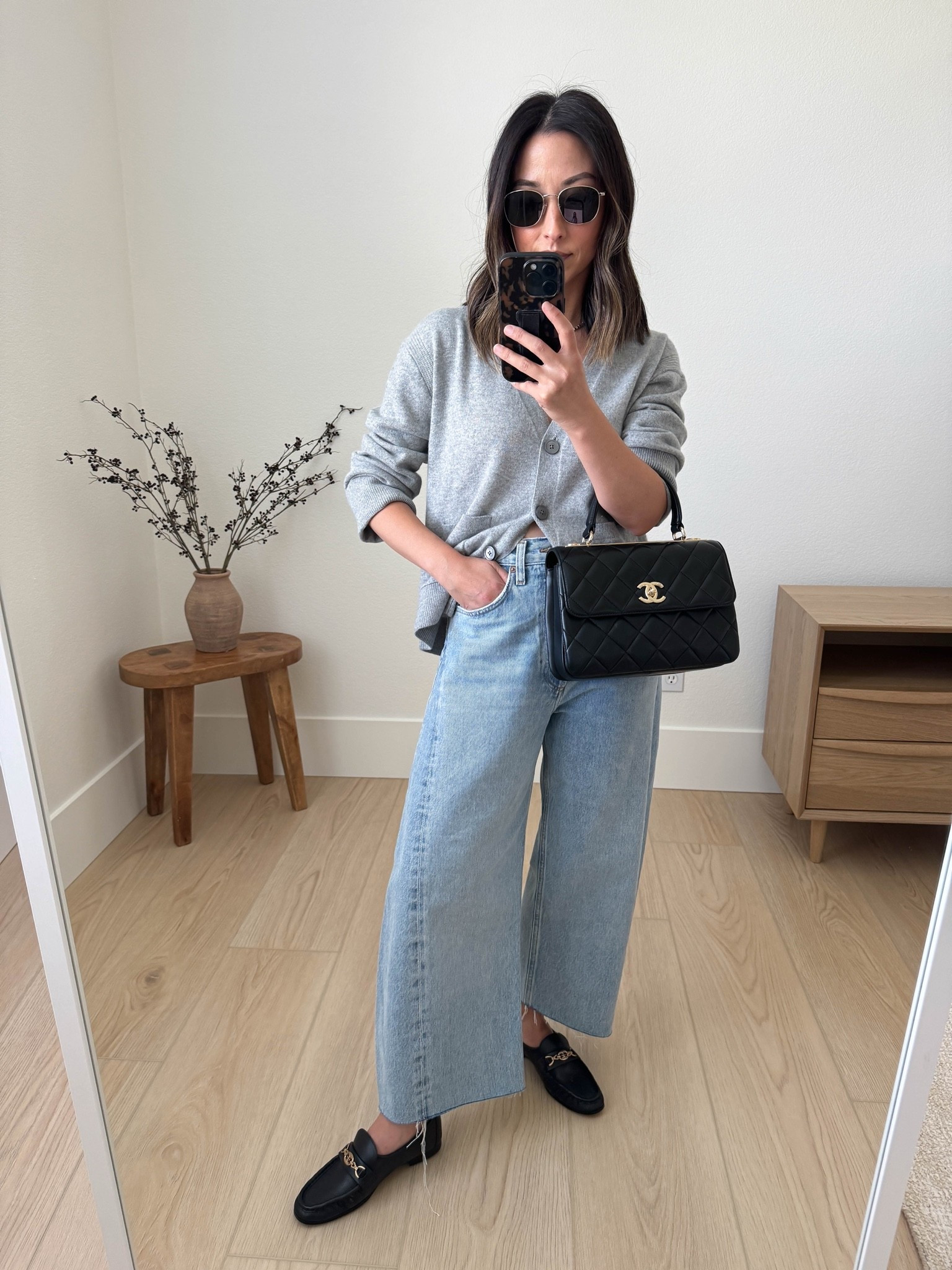 Simple outfit wearing barrel jeans. 

J.crew cardigan xs - old
AGOLDE Luna jeans 25 - cut hems
Sam Edelman loafers 5 - old style 
Le Spec sunglasses 
Chanel trendy cc small

#LTKmomlife #LTKOver40 #LTKPetite
