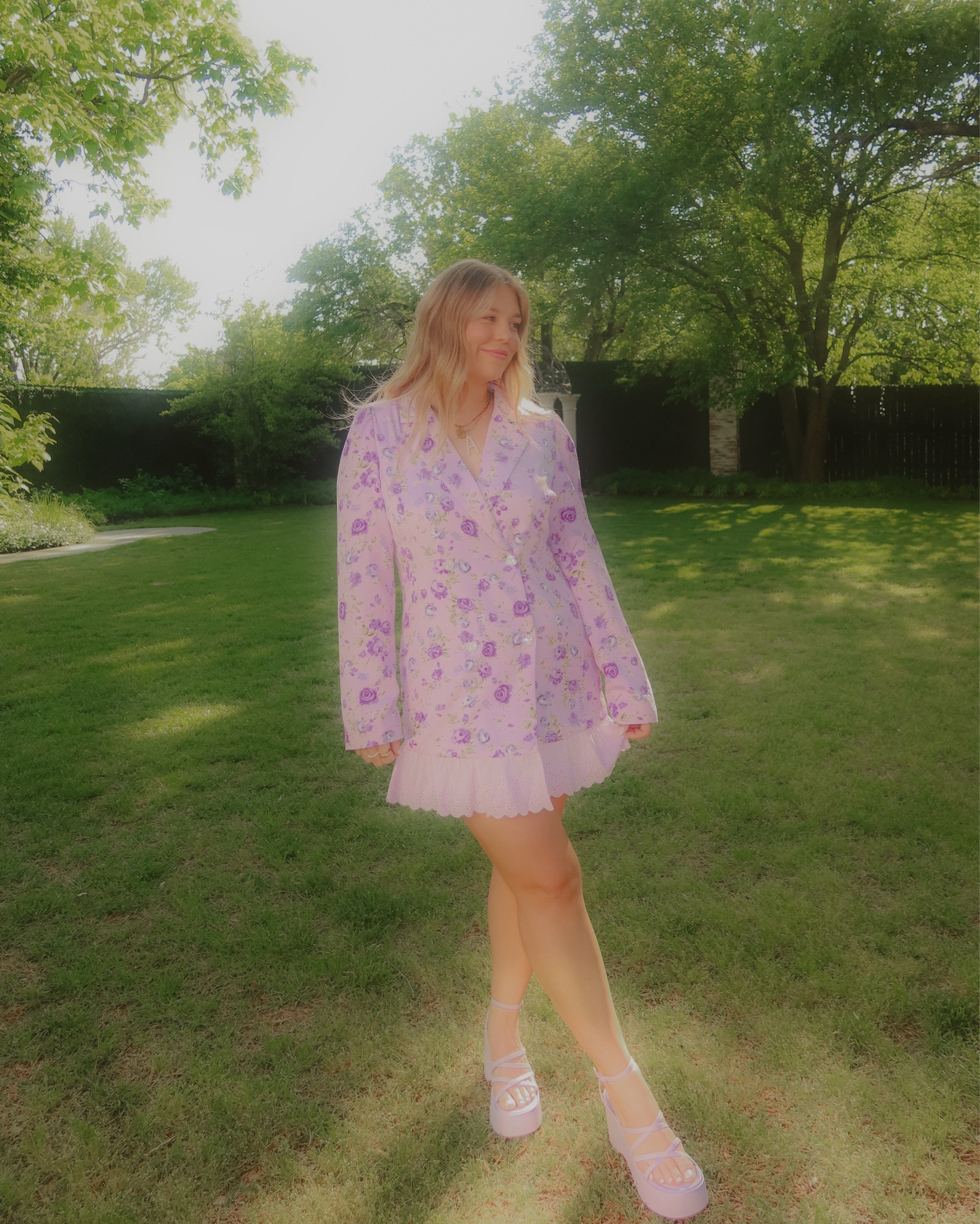 Wedding guest dress 💐 wearing a size large #floraldress #blazerdress #weddingguestdress #shopimpressions #midsize #size8

#LTKWedding #LTKFindsUnder100