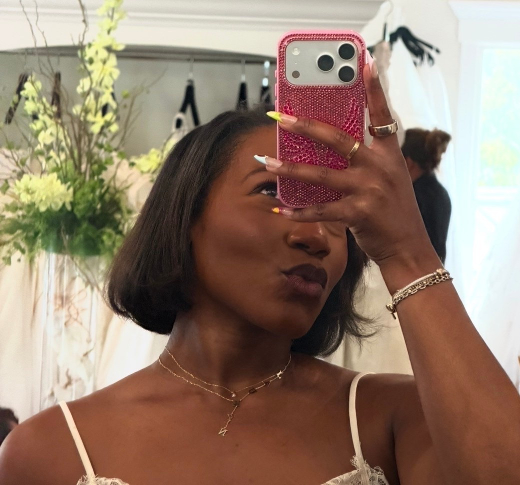 Spring essentials ✨ this phone case that makes every outfit look better… so does my French bob lol

#LTKootd #LTKdayinmylife #LTKgrwm