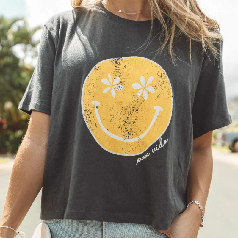Smiley Crop Tee | Pura Vida Bracelets