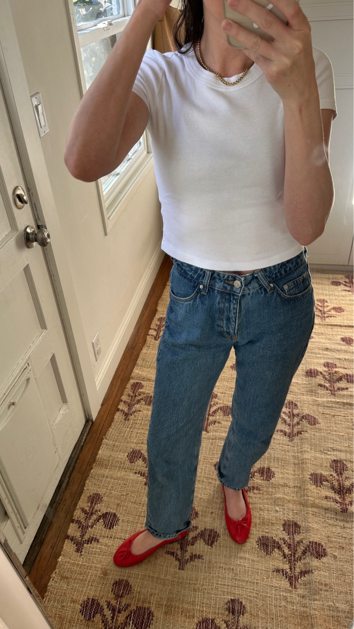 White tee, red flats—in the comfiest ballet flats—I took my smaller size! 

Spring style
Spring outfit
Baby tee
Cropped tee
Spring shoes
Red shoes

#LTKFindsUnder50 #LTKSeasonal #LTKShoeCrush