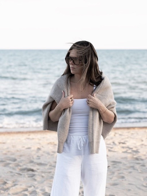 @Aritzia linen lodge pants, tank and cashmere sweater

#LTKcanada #LTKsummer