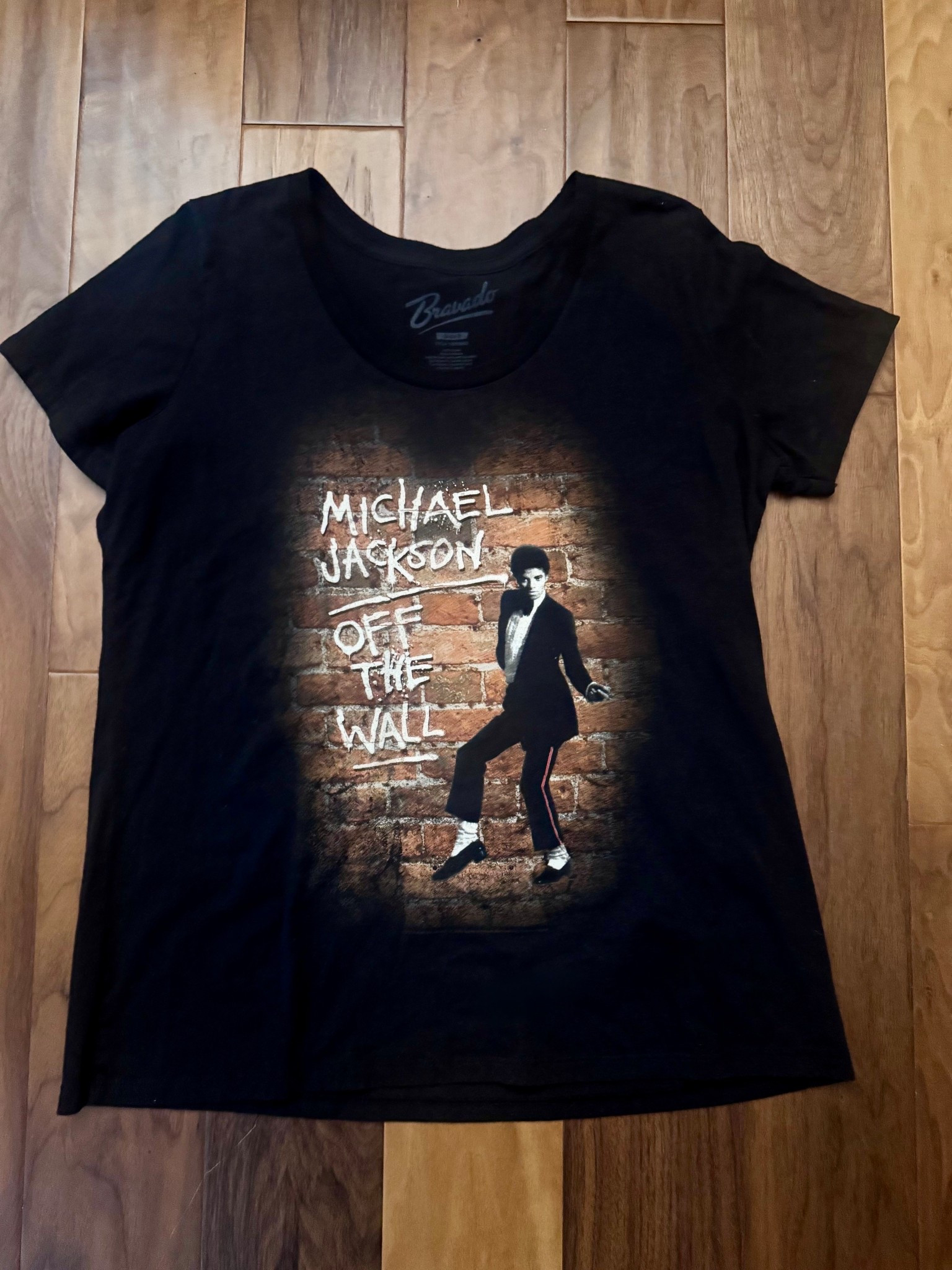 Shop my closet. Women’s Michael Jackson short sleeve tee. Size 0. 
