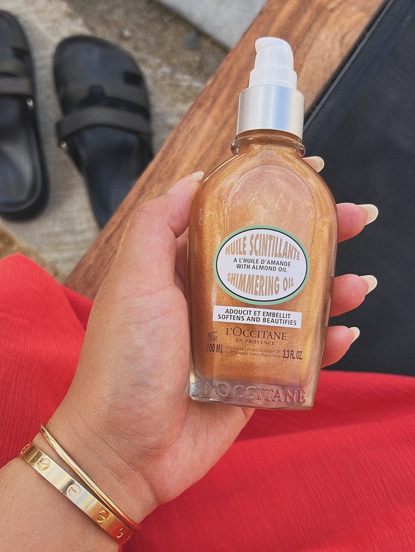 literally glowing ❤️✨

:
:
:
#loccitane #almondshimmeringoil #skincare #poolside #summer #southerncalifornia #losangeles #contentcreator #microinfluencer #ugccreator #gifted