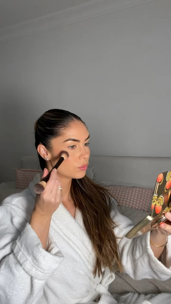 Le combo parfait : Highlighter + crayon à lèvres + baume à lèvres 



#LTKbeauty #LTKVideo