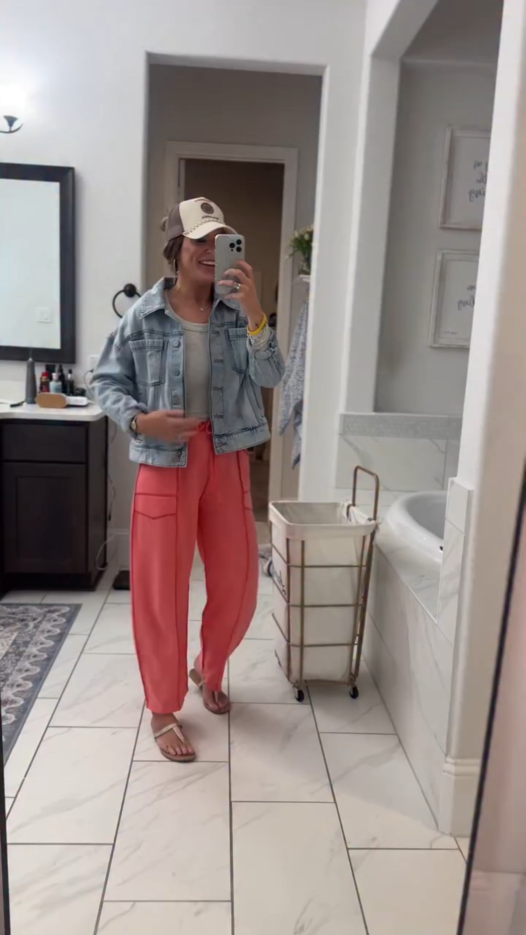 I’m 5”6, usually a 0-2, XS-S, 32D, 140

#momlife #casualstyle #sportsmom #reallife

#LTKootd #LTKSaleAlert #LTKgrwm