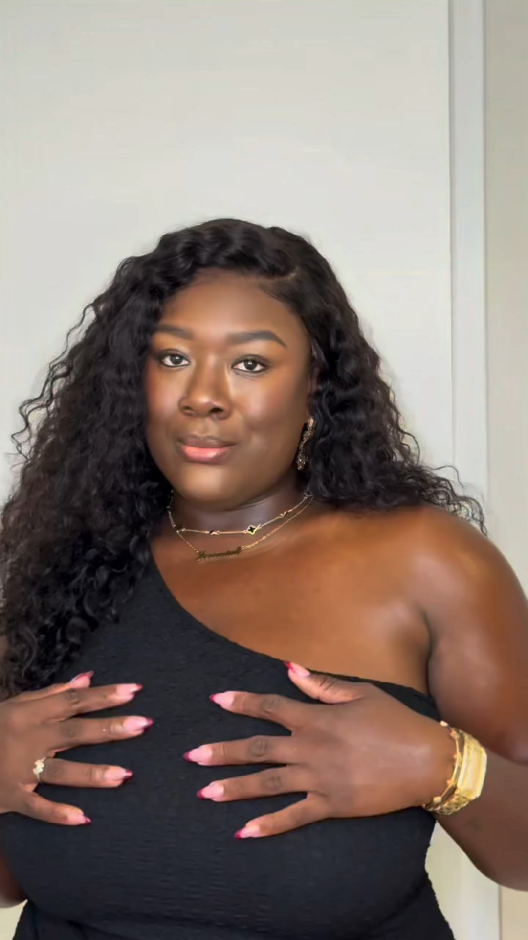Finishing Touches 💋

Nothing beats the feeling of getting ready 🥰

Blush @juviasplace 
Lip Liner @makeupforever 
Lip Gloss @summerfridays 
Setting Spray @ultabeauty collection 

Body✨

Body Oil @cyklarofficial 
Body Butter @youthtothepeople 
Shimmering Oil @vaselinebrand 
Body + Hair Spray + Perfume @lovephilosophy 

#beautyessentials #contentcreator #darkskinwomen #darksinbeauty #houstonlifestyleblogger