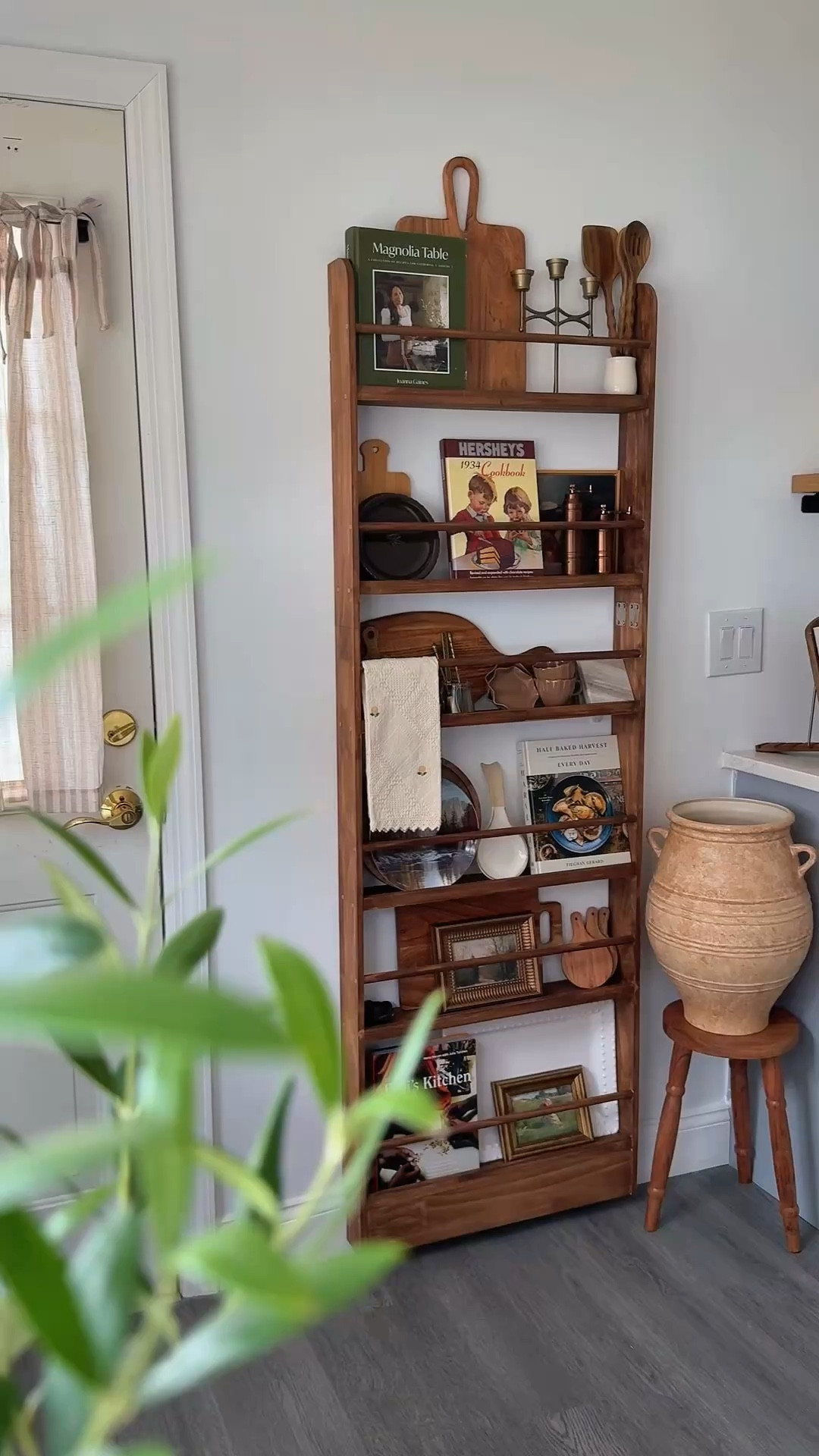 I bought this as a kids book holder… but turned it into a kitchen rack instead 🤎 A little paint, a little vision — and voilà.

#LTKKitchen #PlateRack #KitchenRack


#LTKHome