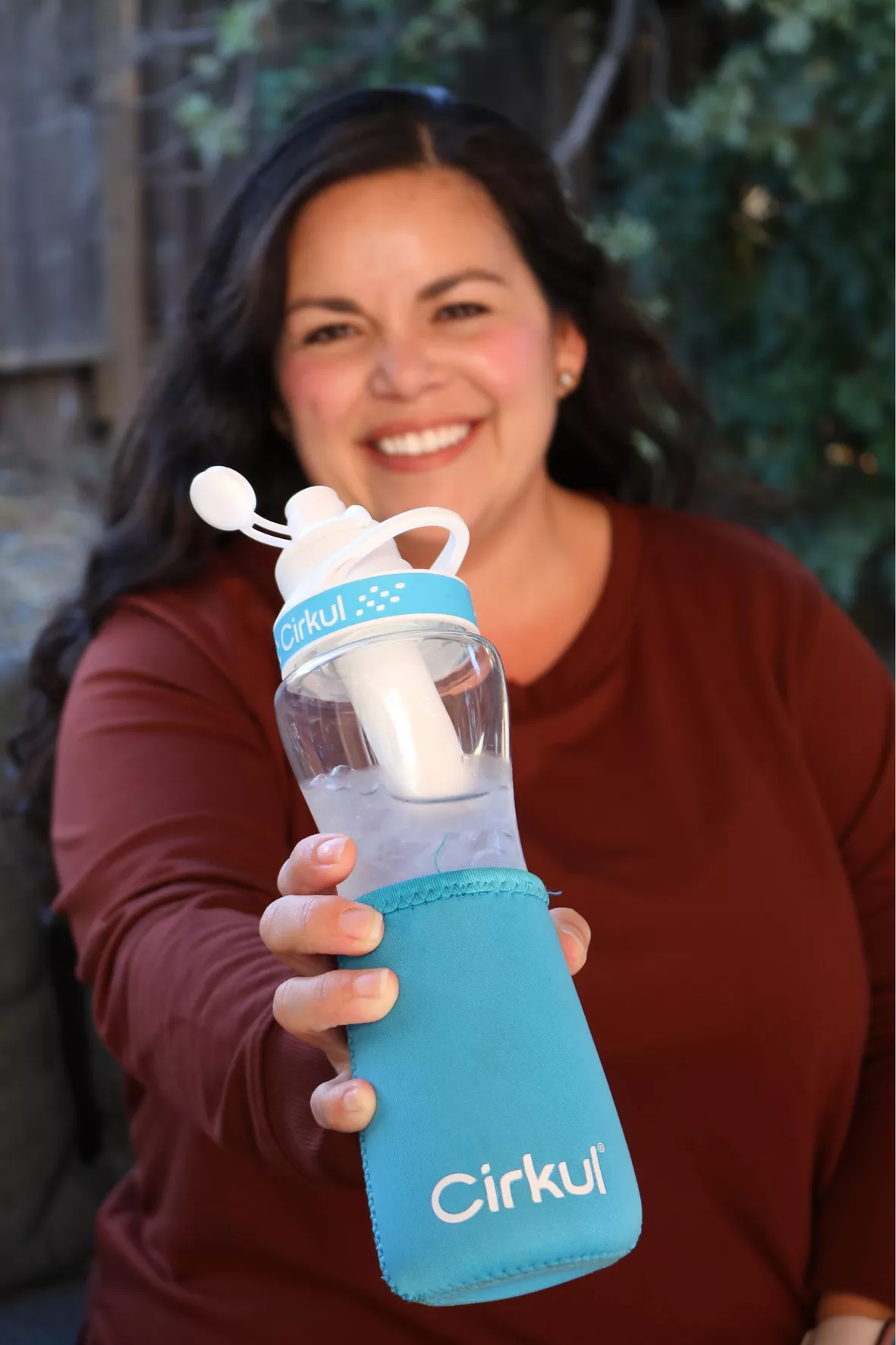 Cirkul Plastic Water Bottle Starter Kit with Blue Lid 22oz & 2 Flavor Cartridges