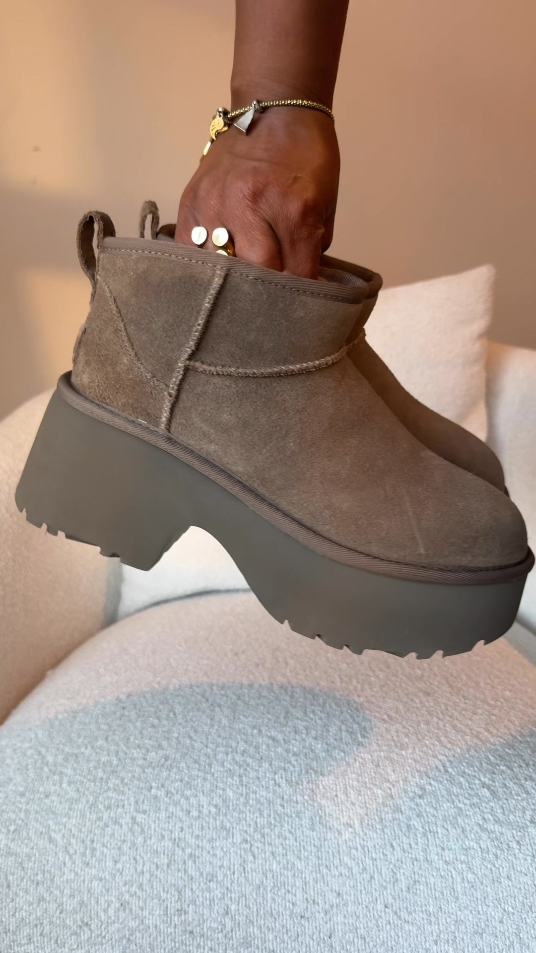 can’t wait to style this with a pair of baggy jeans ✨

Disclaimer: some items may be limited availability or sold out 😫 but tagging a few similar pieces and linking what’s available! 🫶🏽


#outfitcheck #outfitdetail #fitcheck #fashionover40 #casualchic #fashionreelcreator #whattowearnow #outiftinspo #autumnfashion #casualchicstyle #bootseason #bootlovers #fyp #explorepage #ugg #fallfashion #winterboots #LTKSeasonal

#LTKGiftGuide #LTKHoliday #LTKShoeCrush