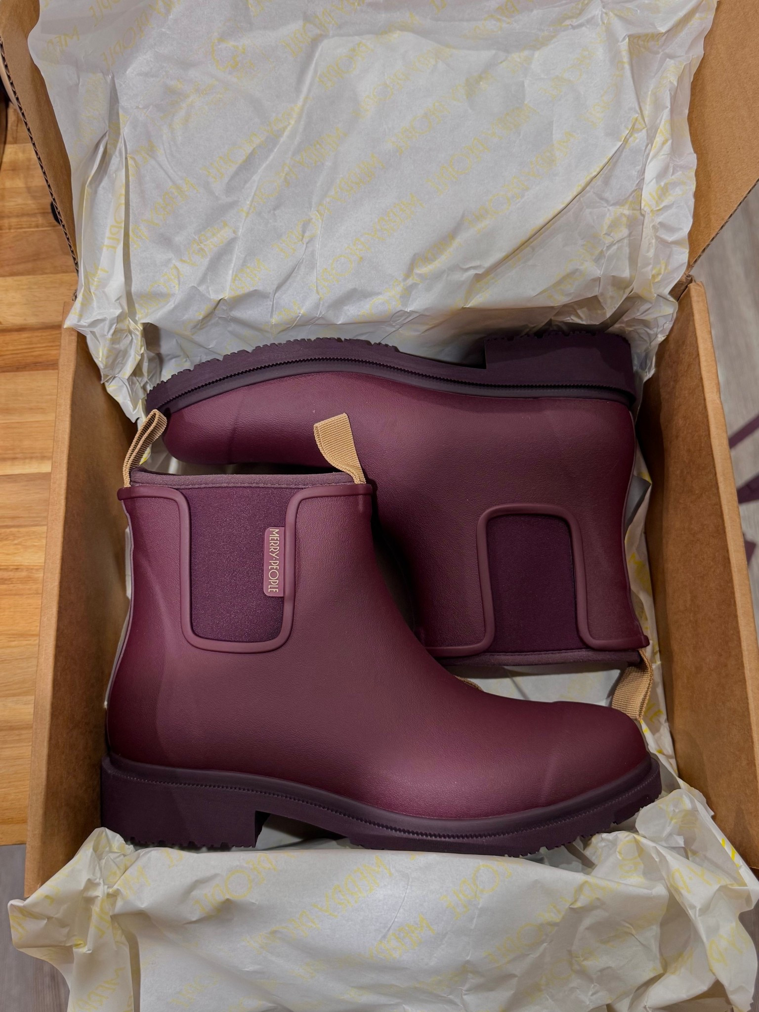 Bobbi rain boot “dark cherry” size 8.5