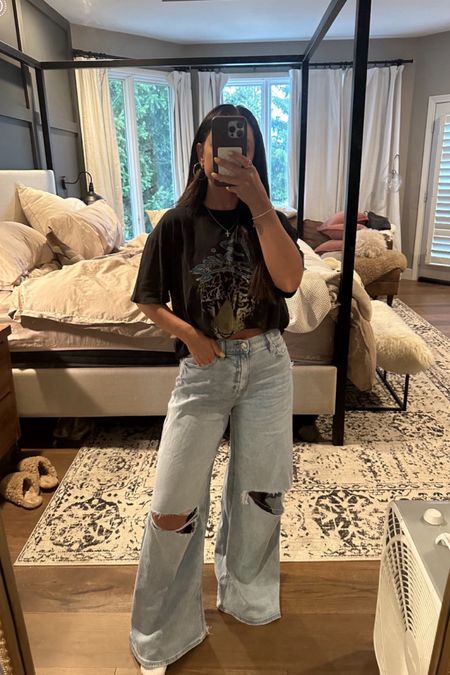 Still obsessed with these jeans from aerie !! Size DOWN 

Summer outfit 
Mother’s Day 
Denim 
Jeans 
Graphic tee 

#LTKFindsUnder100 #LTKStyleTip #LTKGiftGuide