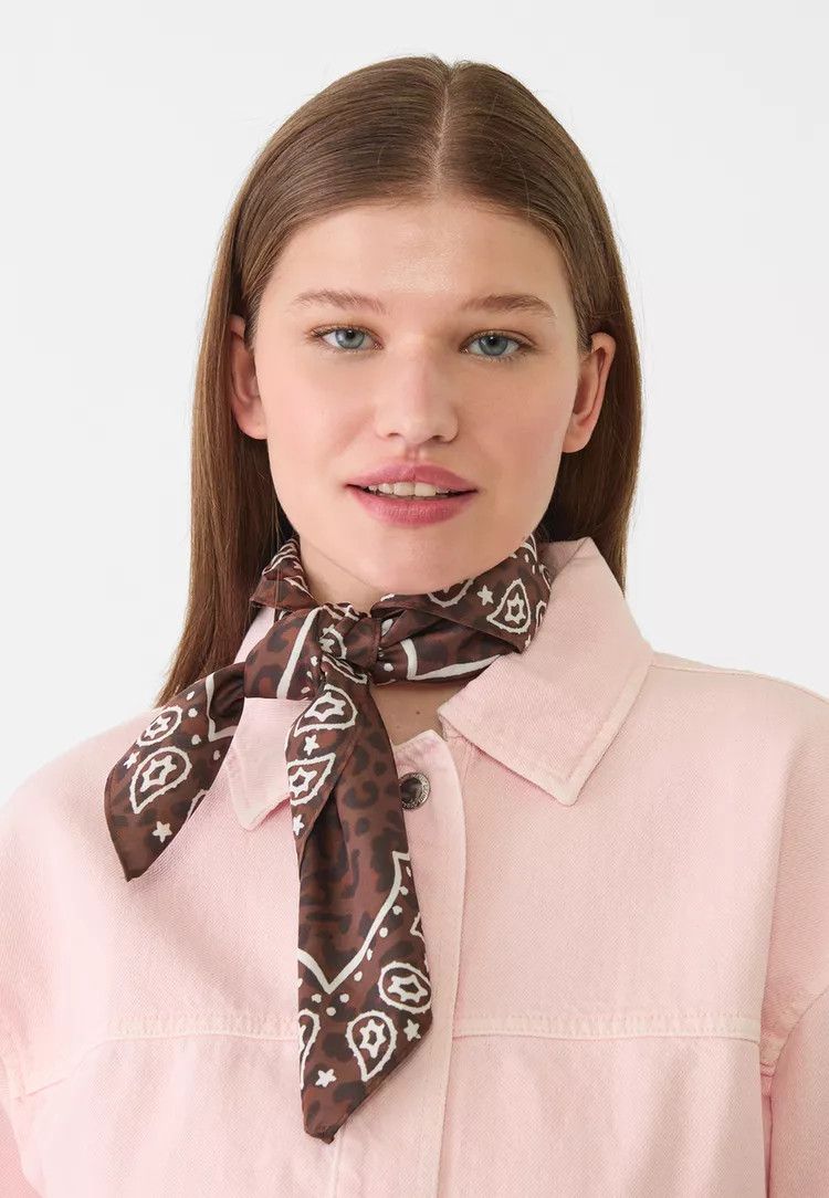 Leopard print bandana scarf - Women's fashion | Stradivarius United Kingdom | Stradivarius (UK)