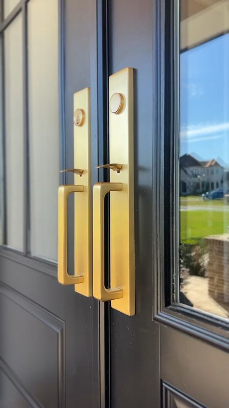 Outdoor hardware, brass hardware, modern door opener 