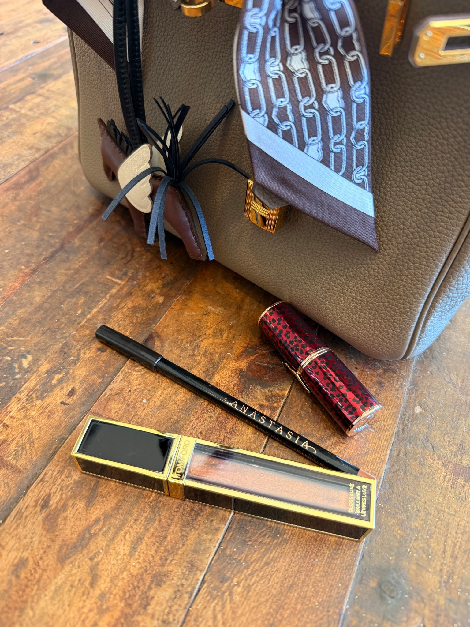 Today's lip combo:
Liner in cool brown 
Lipstick in dance floor princess
Gloss in east coast 

#LTKBeauty #LTKgrwm #LTKootd