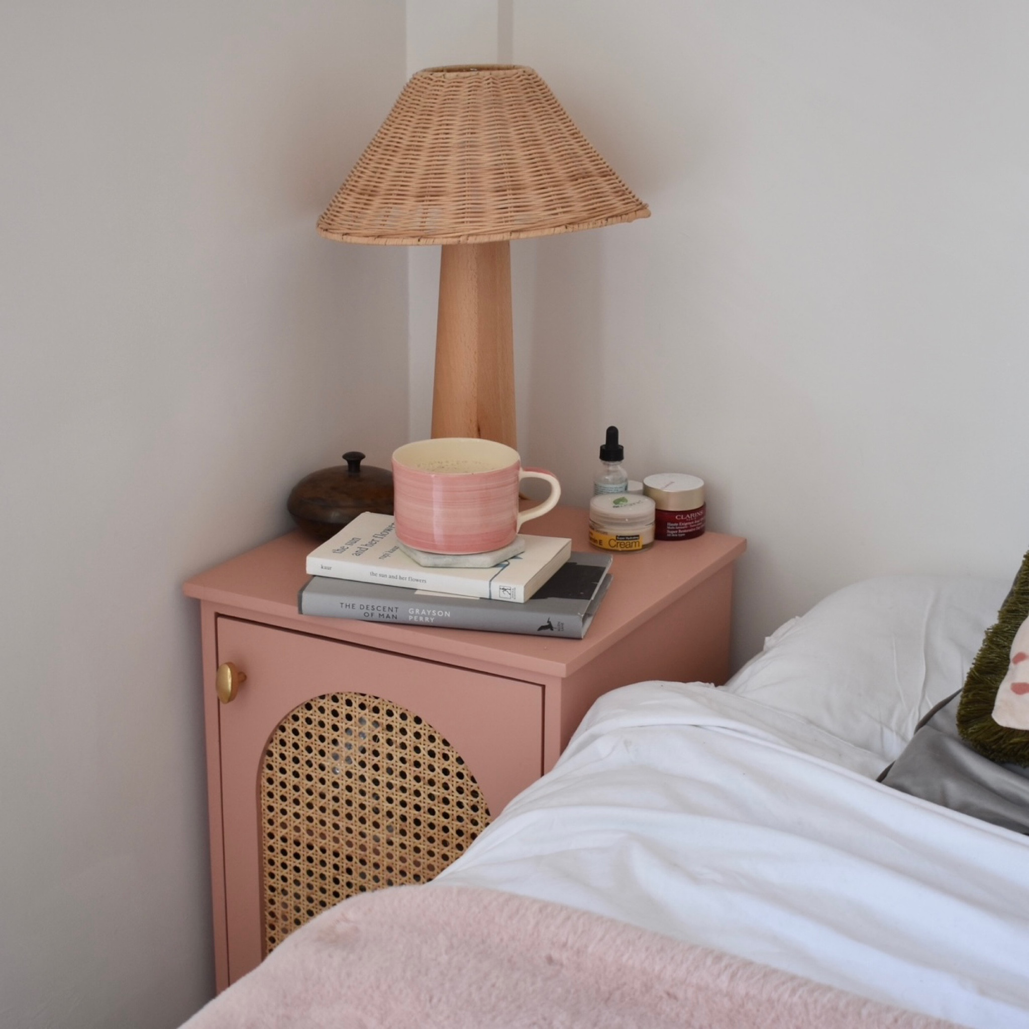 These bedside tables 🤩 

#LTKunder100 #LTKFind #LTKhome