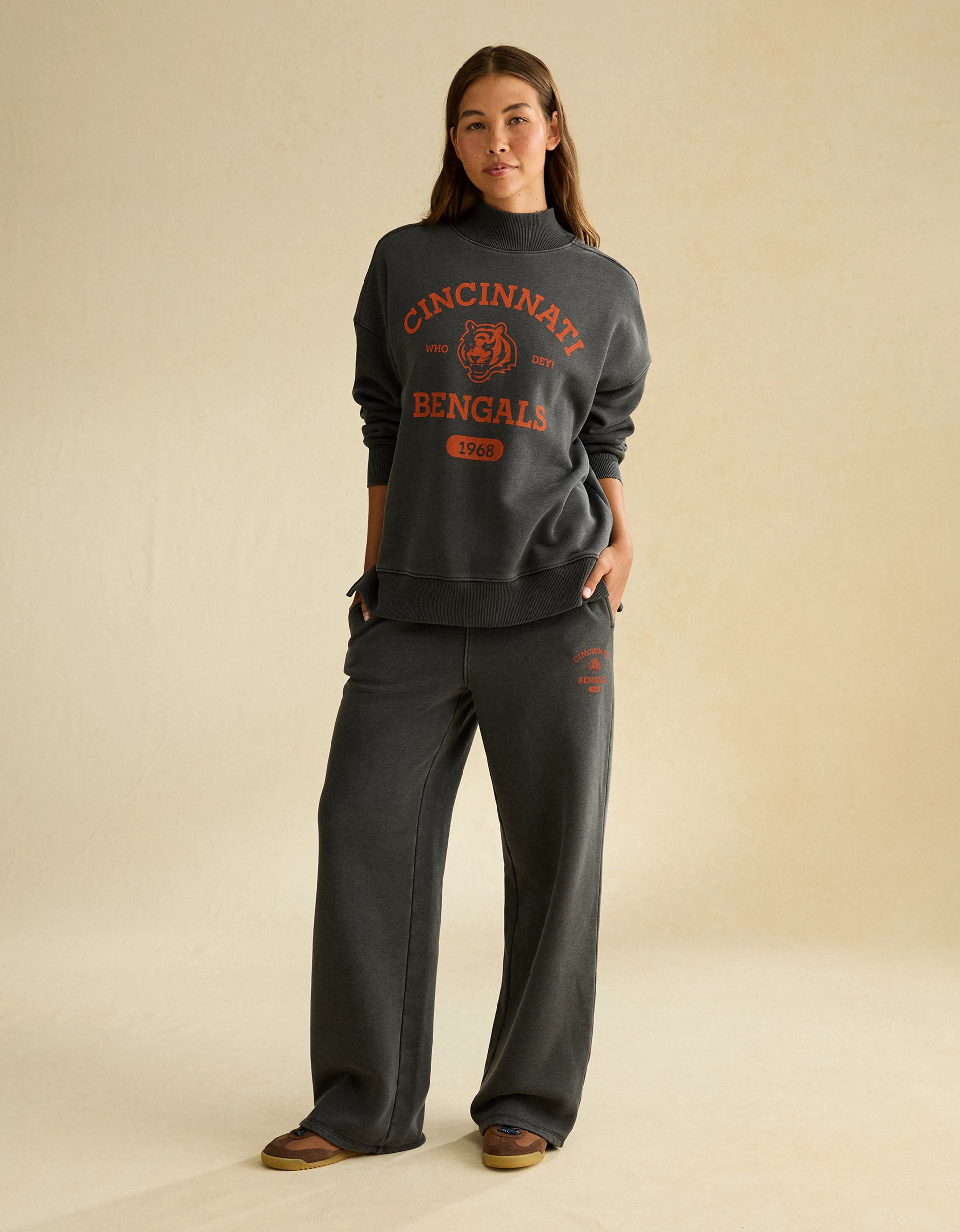 NFL Cincinnati Bengals Everyday Luxe Mock Neck Sweatshirt | American Eagle Outfitters (US & CA)