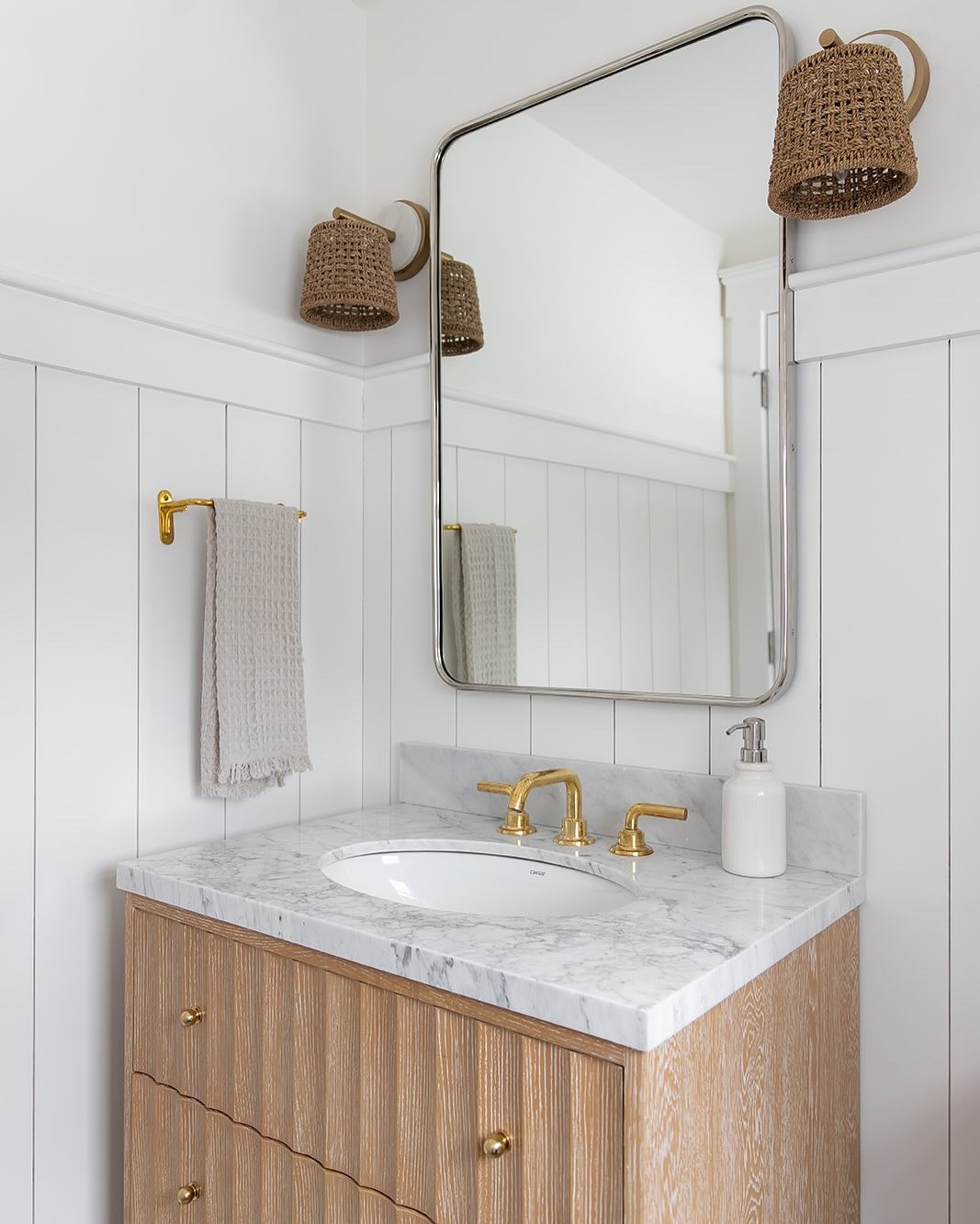 Give us a client bathroom and we can make decisions on the spot, but give us our own bathroom and we have commitment issues. Do we know too much? Maybe. 

We’re renovating our second floor bathroom very very soon and —as much as we love going outside of our comfort zone— we’re staying very much inside our comfort zone for this one. Think white oak, marble, limestone, neutrals, mixed metals. You already know the drill.

It’s the client bathrooms I still think about years later that tell me they’re what I love most and this one will always stick with us as a Penny & Pearl classic. 

Design @pennyandpearldesign 
Photos @marinaporl