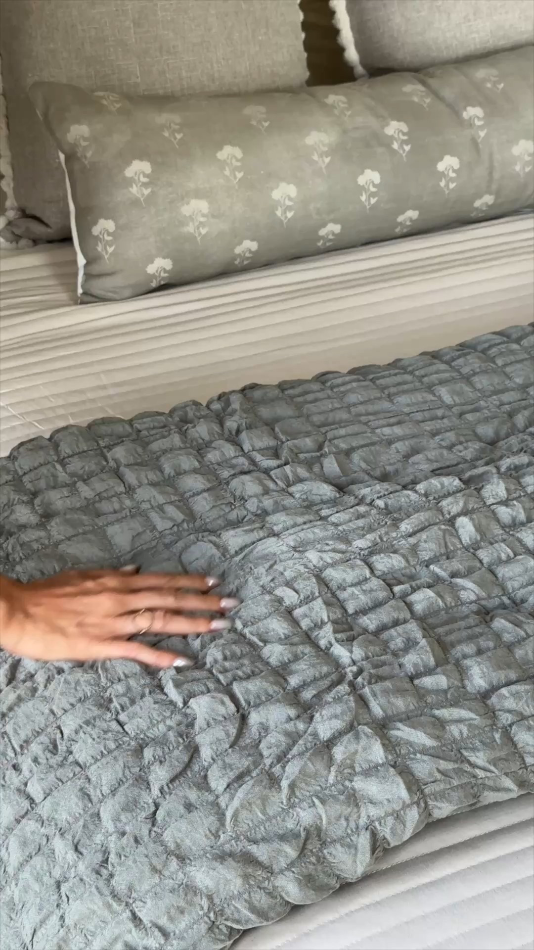 Love this for end of the bed!! Freshen up your bed with beautiful textured bedding from Linens & hutch. Code MOLLIE50 for half off anything!!! 

#bedding #homedeals #refresh 

#LTKGiftGuide #LTKHome #LTKSaleAlert