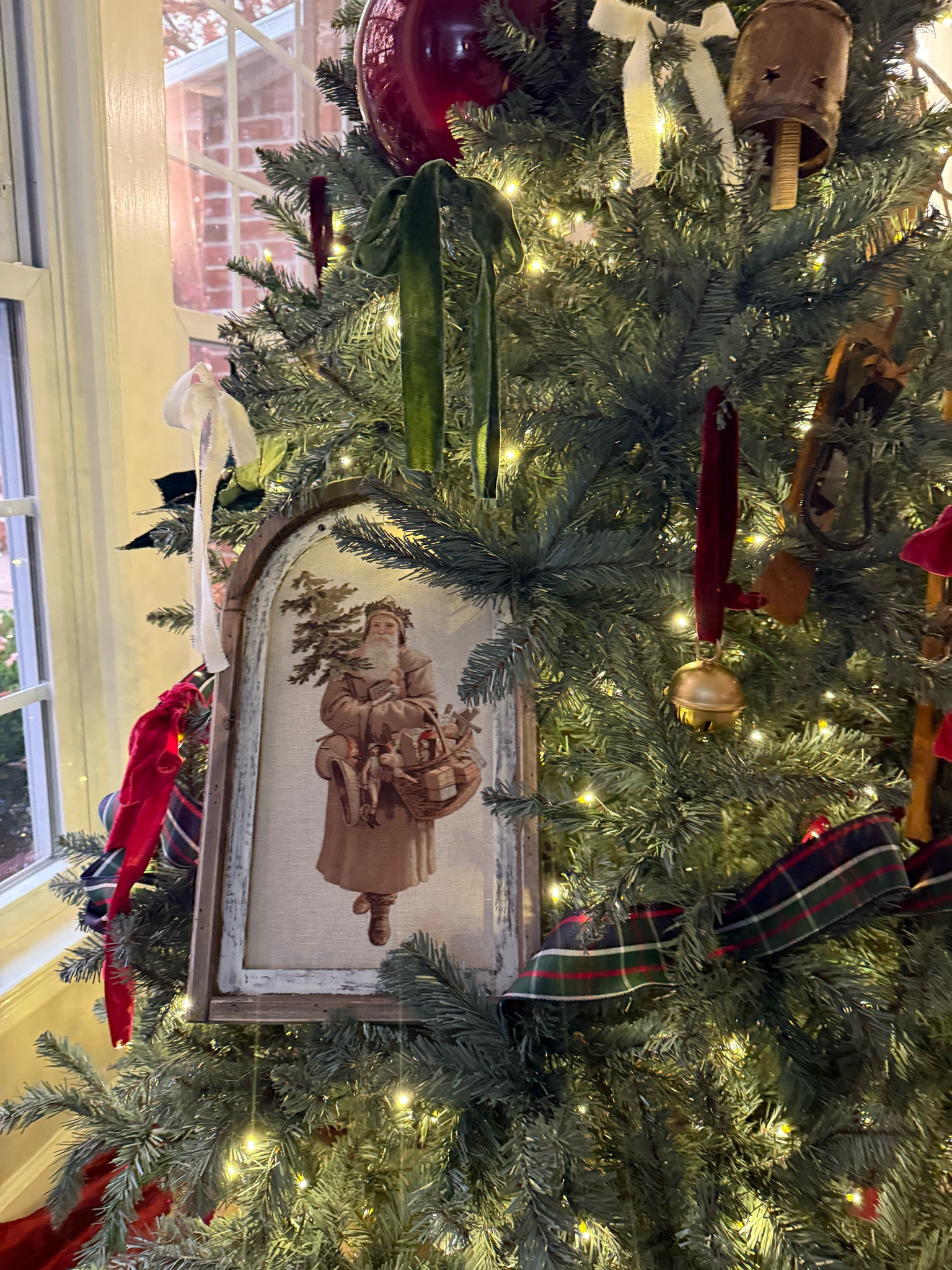 Vintage Santa canvas and gold bell in my Christmas tree decoration


#LTKHoliday #LTKSeasonal #LTKCyberWeek