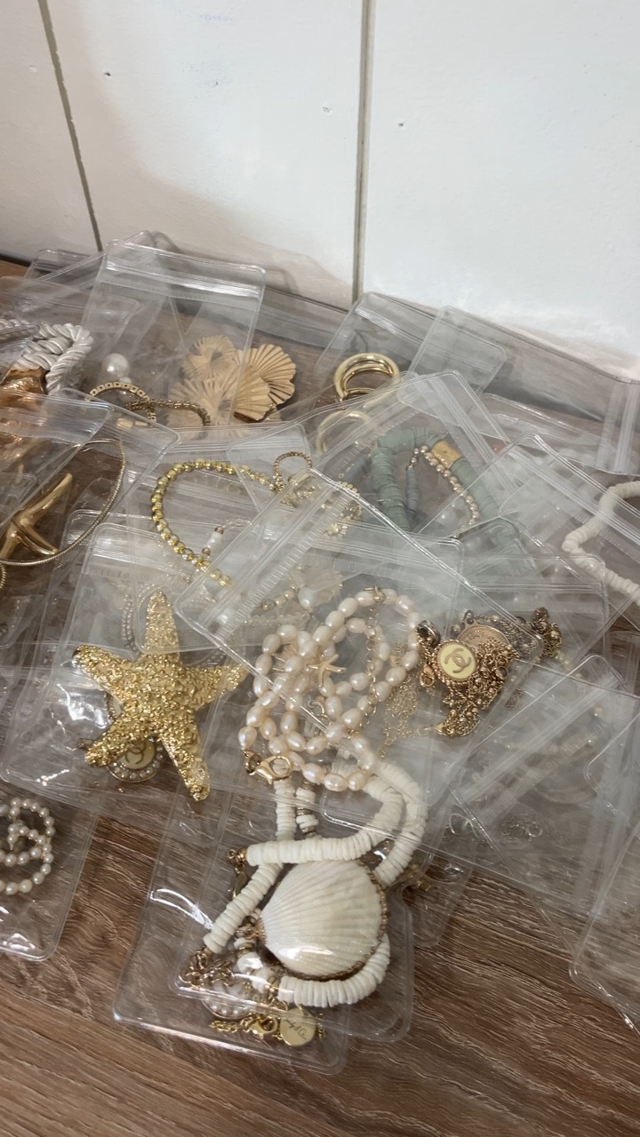 my jewelry desperately needed some organizing say AMAZON for 🔗 👏🏼🤍
#organization #amazonhomefinds #amazonorganization #jewelryorganizer