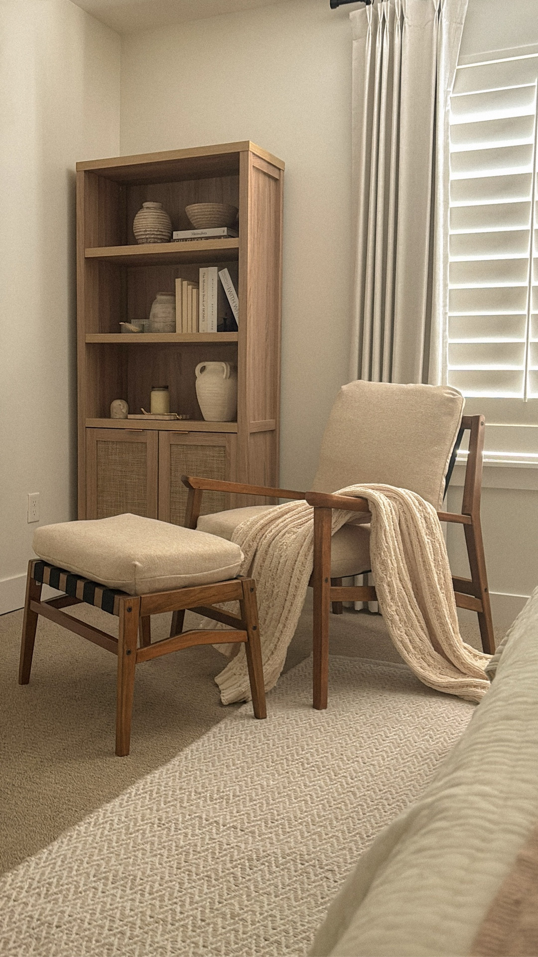 Where style meets comfort 🛋️✨ The Mid Century Lounge Chair & Ottoman holds the moment for family, blending timeless design with modern coziness 

✨ Comment “chair” to get yours now!

#homestyling #FamilyMoments #HomeDecor #CozyVibes #LoungeChair #FurnitureGoals#LTKStyleTip 

#LTKSaleAlert #LTKHome

#LTKhome #LTKstyletip #LTKsalealert