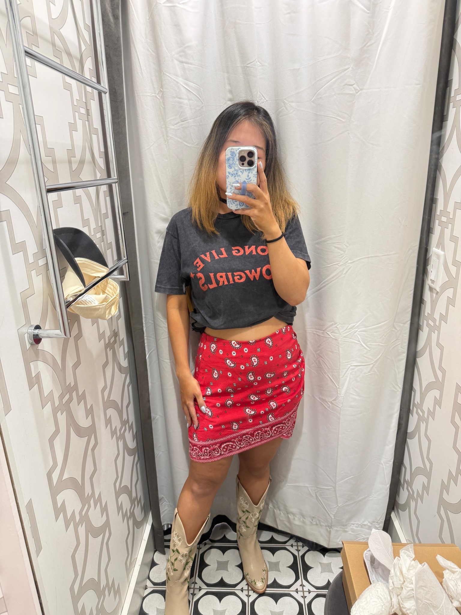 Vici fits
Western looks
Small top - sold out 
Medium skirt - size up if you have bigger hips
Size 7 in boots  

#LTKgrwm #LTKFestival #LTKootd