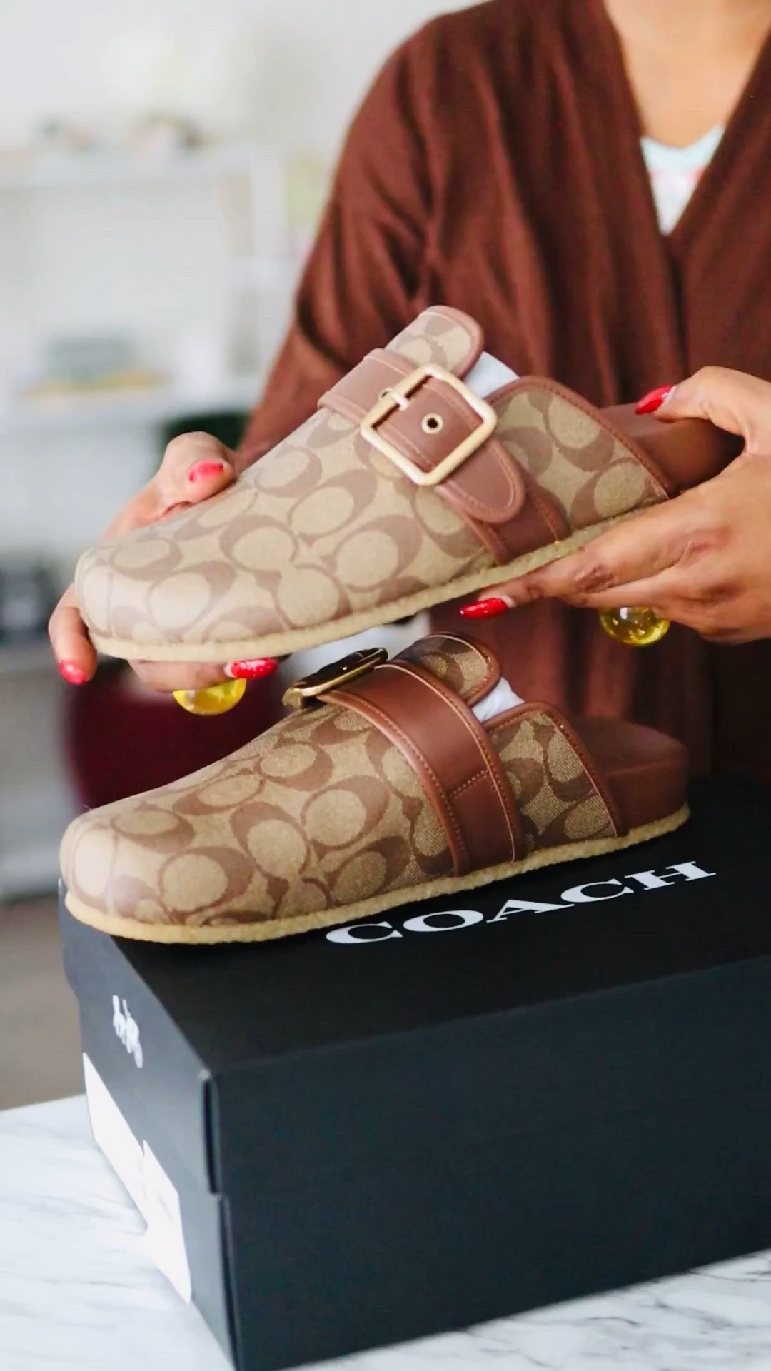 I can’t wait to style this multiple times, different ways for all seasons: winter (when it’s not snowing) for spring summer and fall! Oh and did I mention for traveling, running errands and even for casual days for work! 🤭😁

#LTKshoes #LTKstyletip