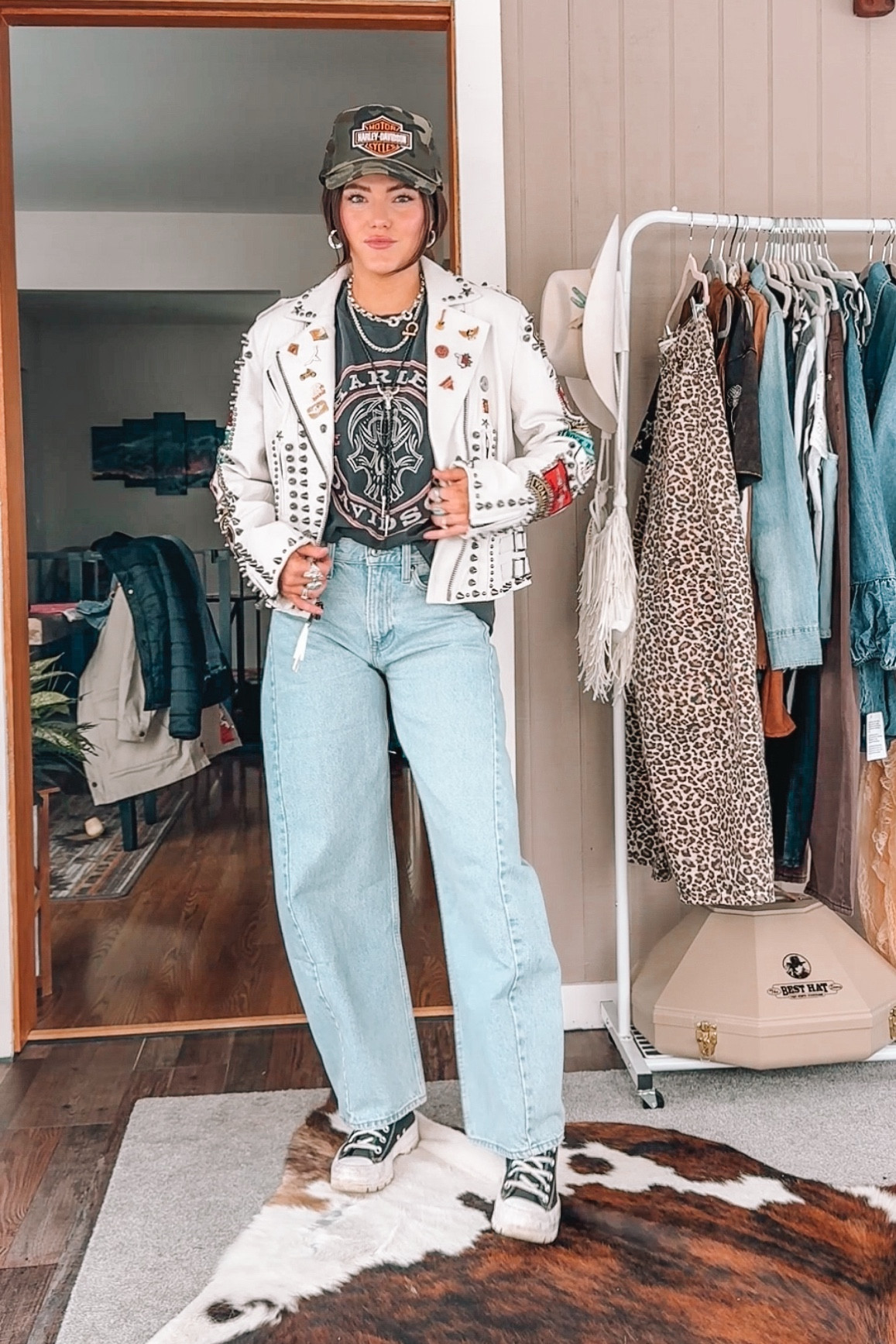 Jeans: light 25/long

Jacket: “Angels on Horseback” by Double D Ranch