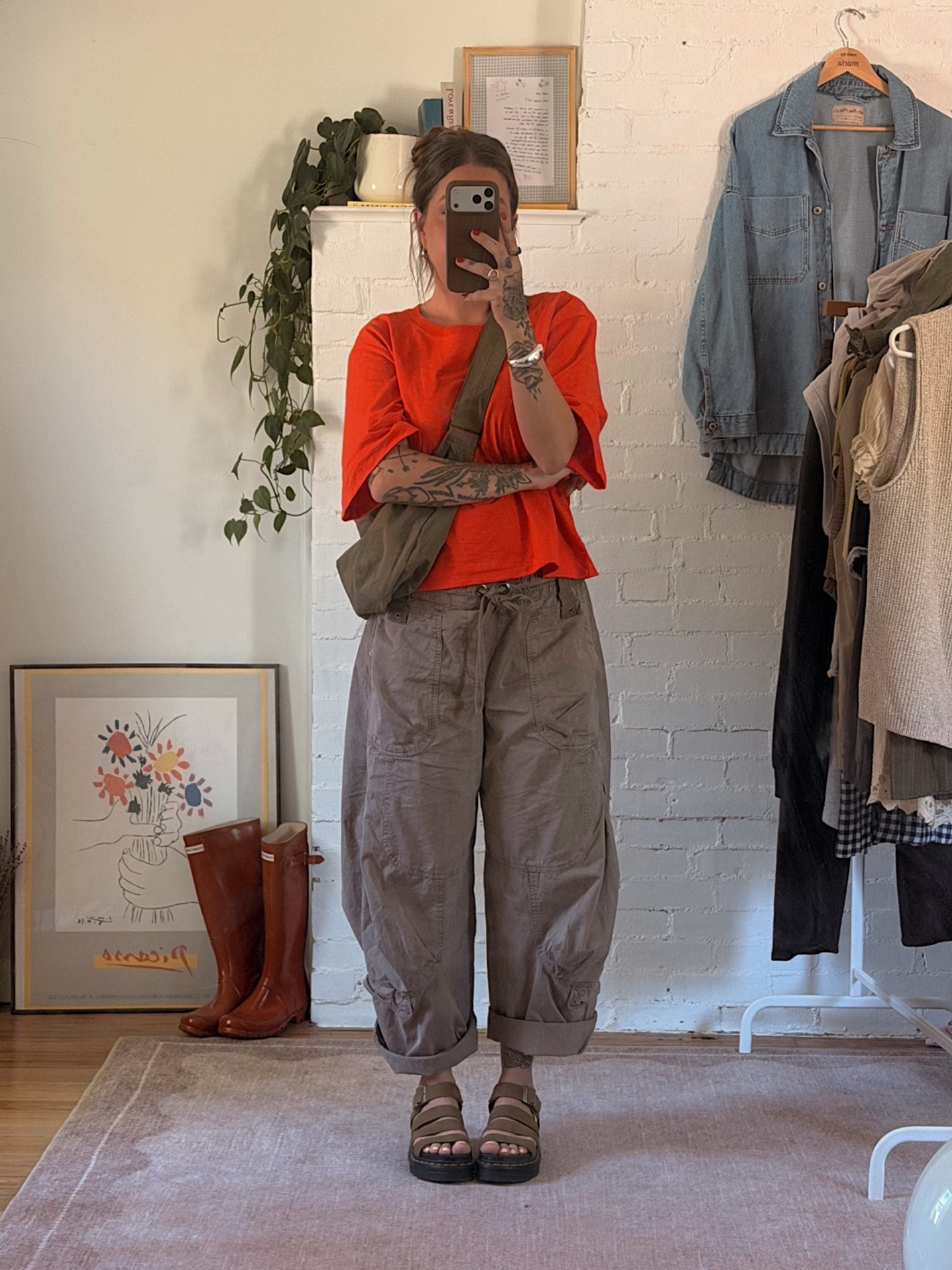 my favorite barrel cargo pants are back in stock !! wearing a size small! wearing an xl in the top <3

#LTKgrwm #LTKmomlife #LTKootd