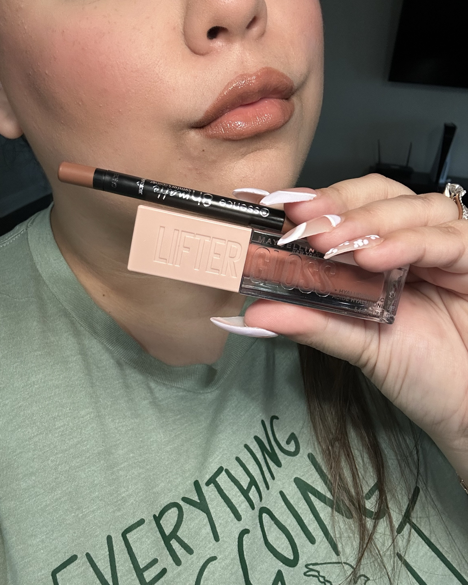 Today’s quick lip combo using drugstore makeup  

Essence Lip Liner in Cinnamon Spice 
Maybelline Lifter Gloss in Stone



#LTKbeauty #LTKfindsunder50