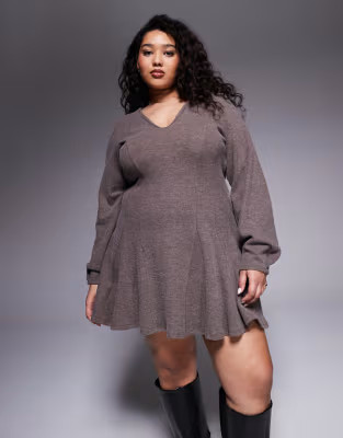 ASOS DESIGN Curve – Superweiches, ausgestelltes Minikleid in Schokobraun mit V-Ausschnitt | ASO... | ASOS (Global)