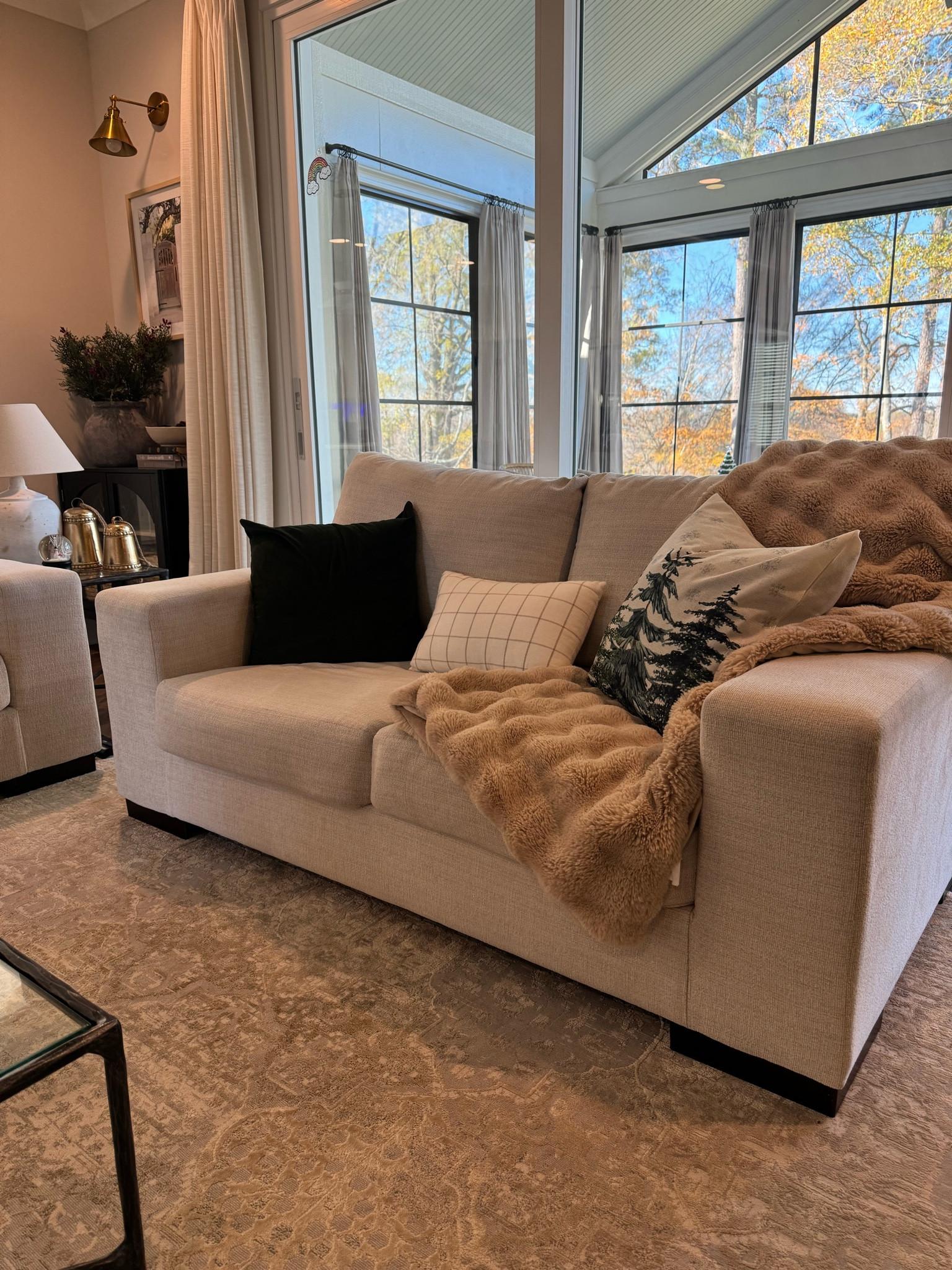 ✨Christmas Pillow Covers 

All super affordable! The Christmas tree and the green velvet covers came from Amazon and the Burgandy Velvet came from @kirklands 

Don’t forget to FOLLOW @oak.haus.collective for more home design & styling 🤍

#christmaspillows #christmasdecor #holidaypillows #velvetpillow #christmasdecorating #homedesign #homestyling #modernchristmasdecor #neutralchristmas

#LTKHoliday #LTKHome #LTKSeasonal