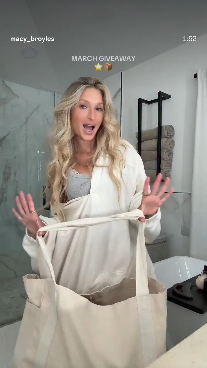 MARCH GIVEAWAY on my insta ⭐️📦 

linking all the products in case you want to get them yourself :)) 

 #LTKgrwm #LTKselfcare #LTKBeauty