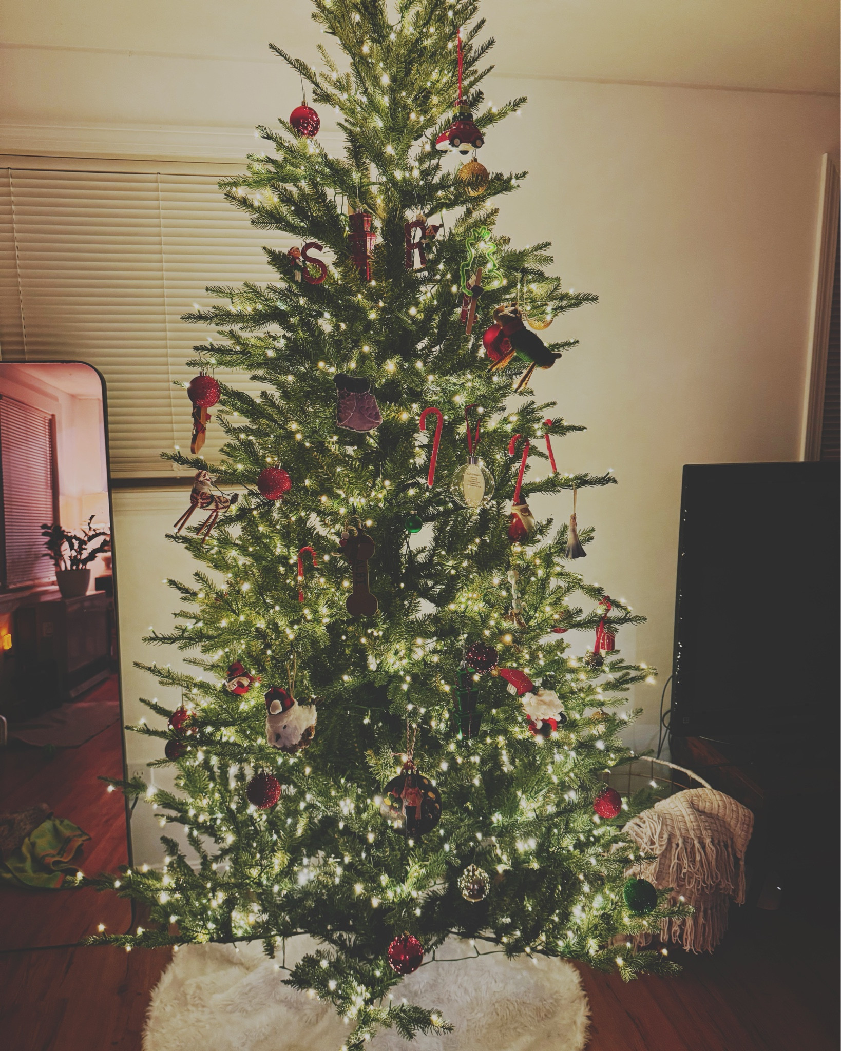 ON SALE! 7.5ft prelit balsam tree. It’s so easy to put together and looks SO real in person. The twinkling lights are my favorite and it even has 10 other options (color, etc.).

Happy Holidays. 
This one’s a keeper 😊🎄

#LTKHome #LTKSaleAlert #LTKHoliday