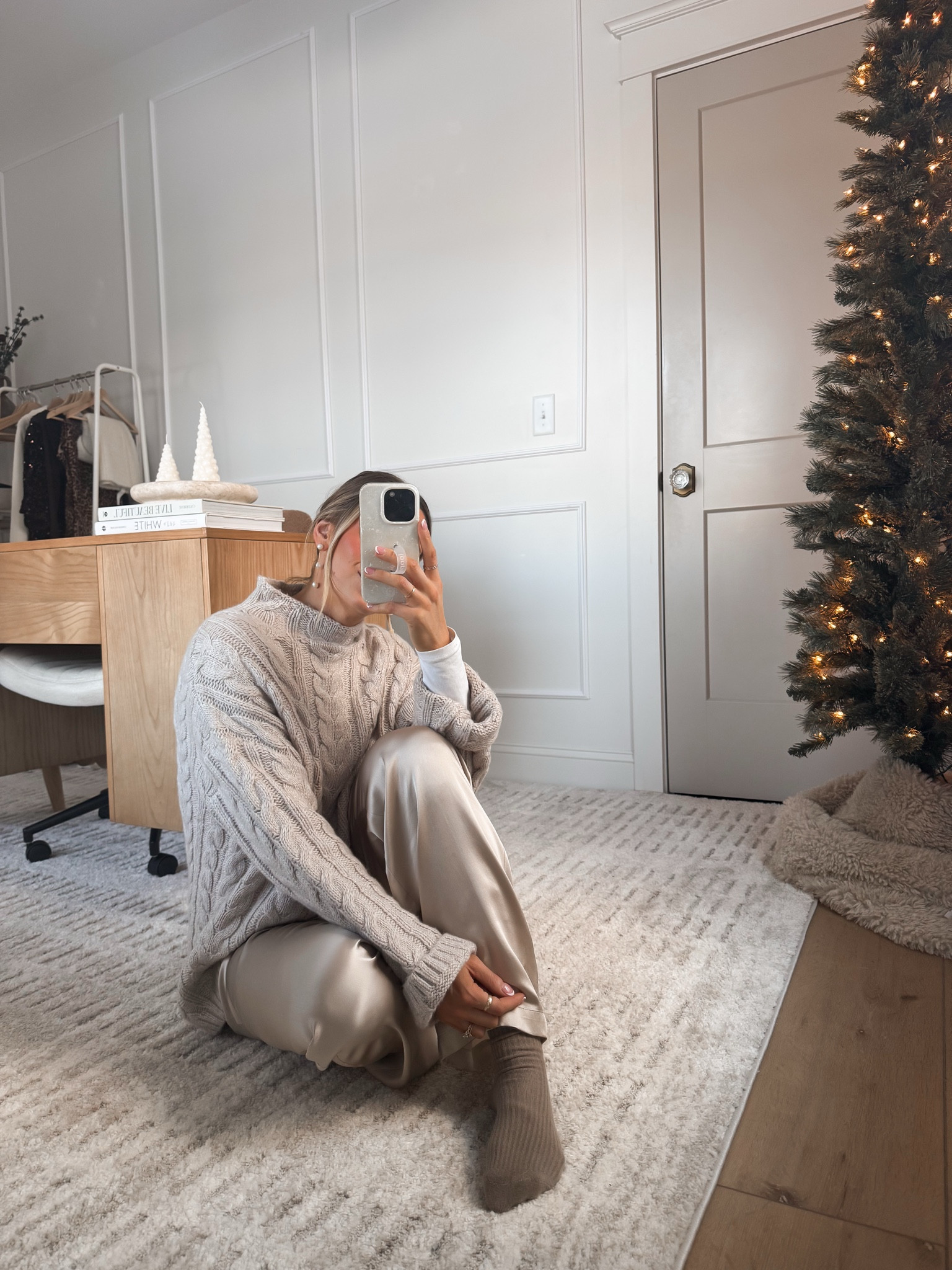 Cozy hosting fit🫶🏼 

#LTKStyleTip #LTKFindsUnder100 #LTKSeasonal