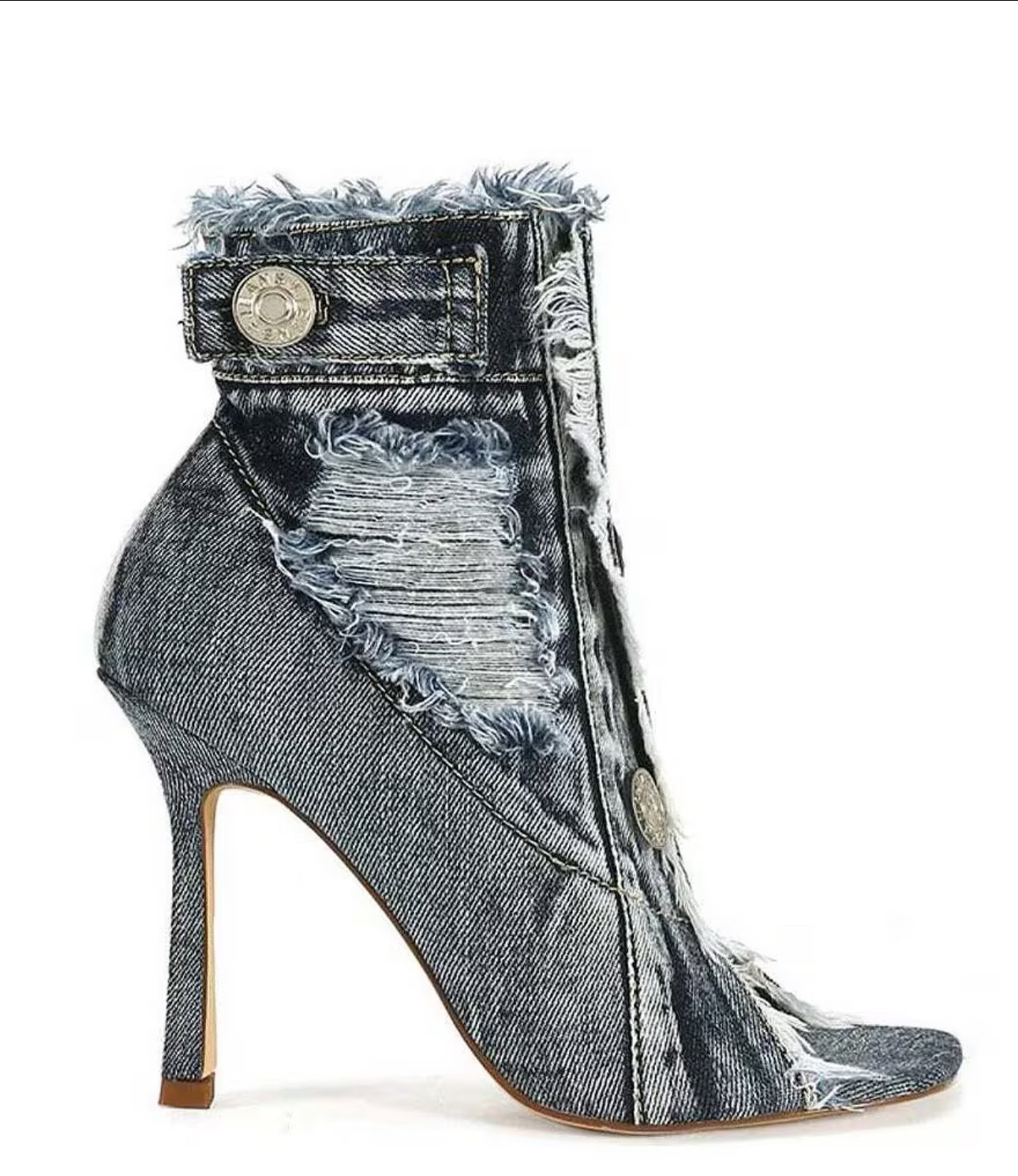 Got Style? 
.
These booties is a perfect addition to your shoe closet for style.  
.
Runs true to size and a shoe cushion is recommended. 

#LTKShoeCrush #LTKFindsUnder100 #LTKStyleTip